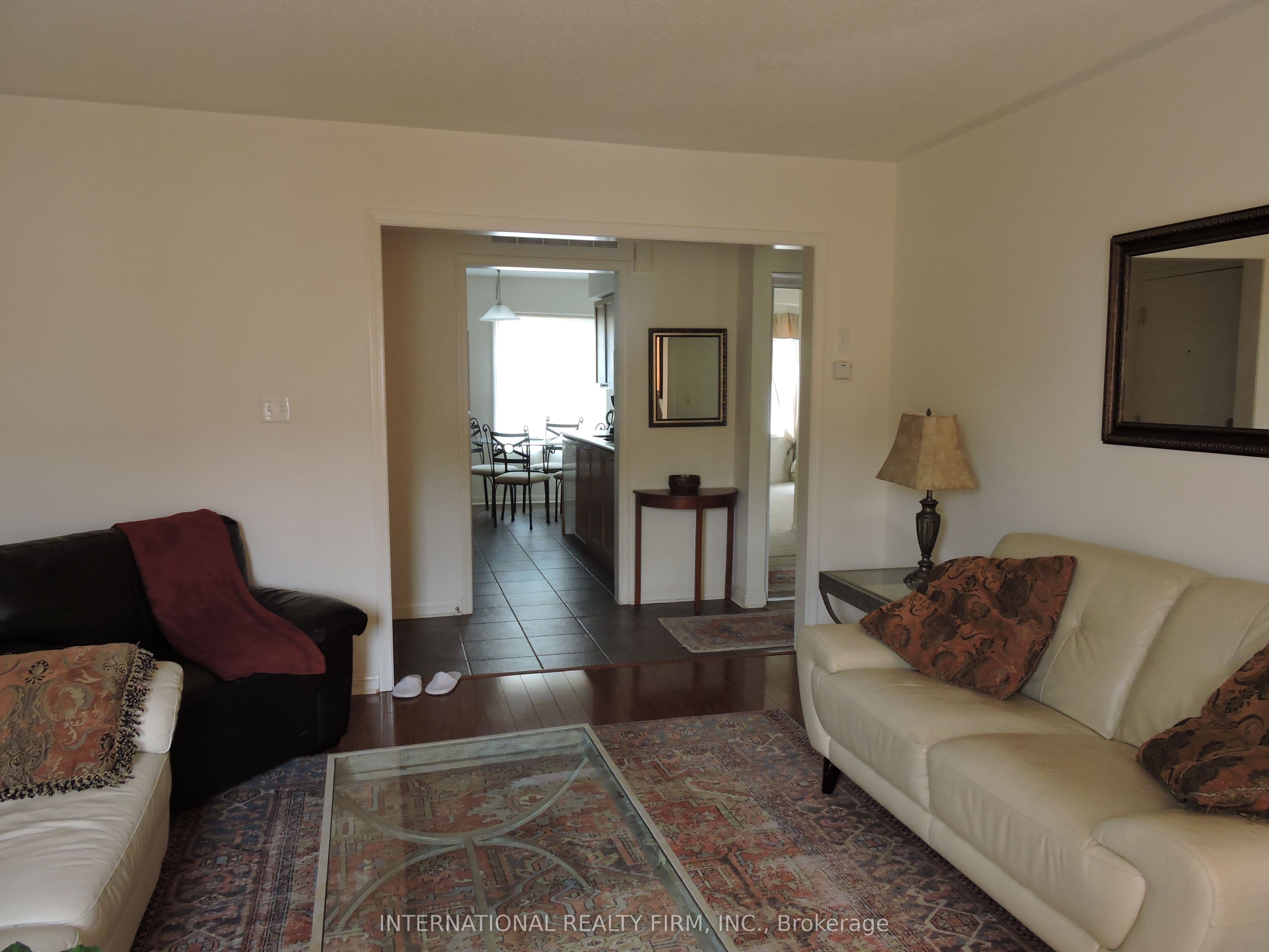 2453 Baintree Crescent photo 1