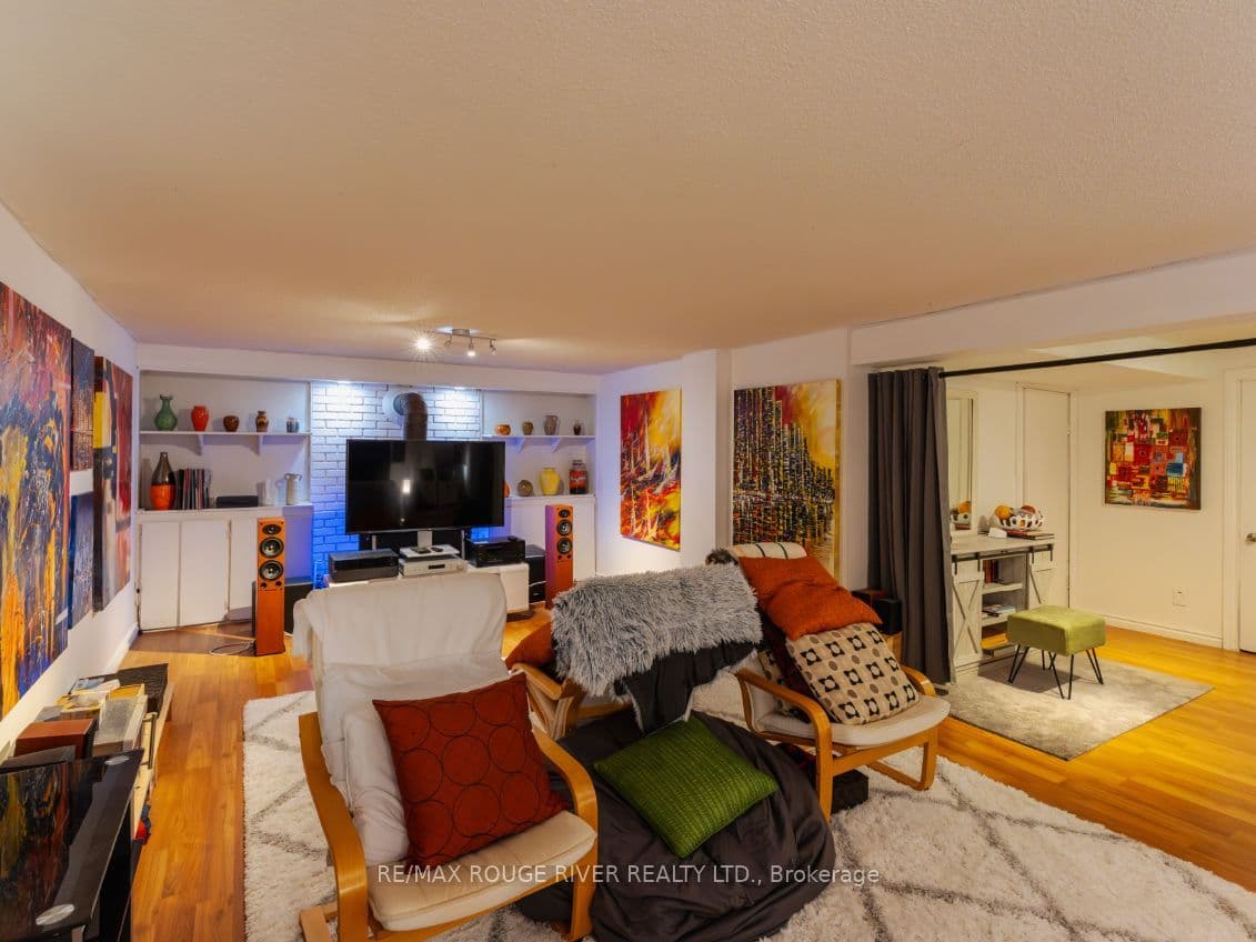 5 Pixley Crescent photo 1