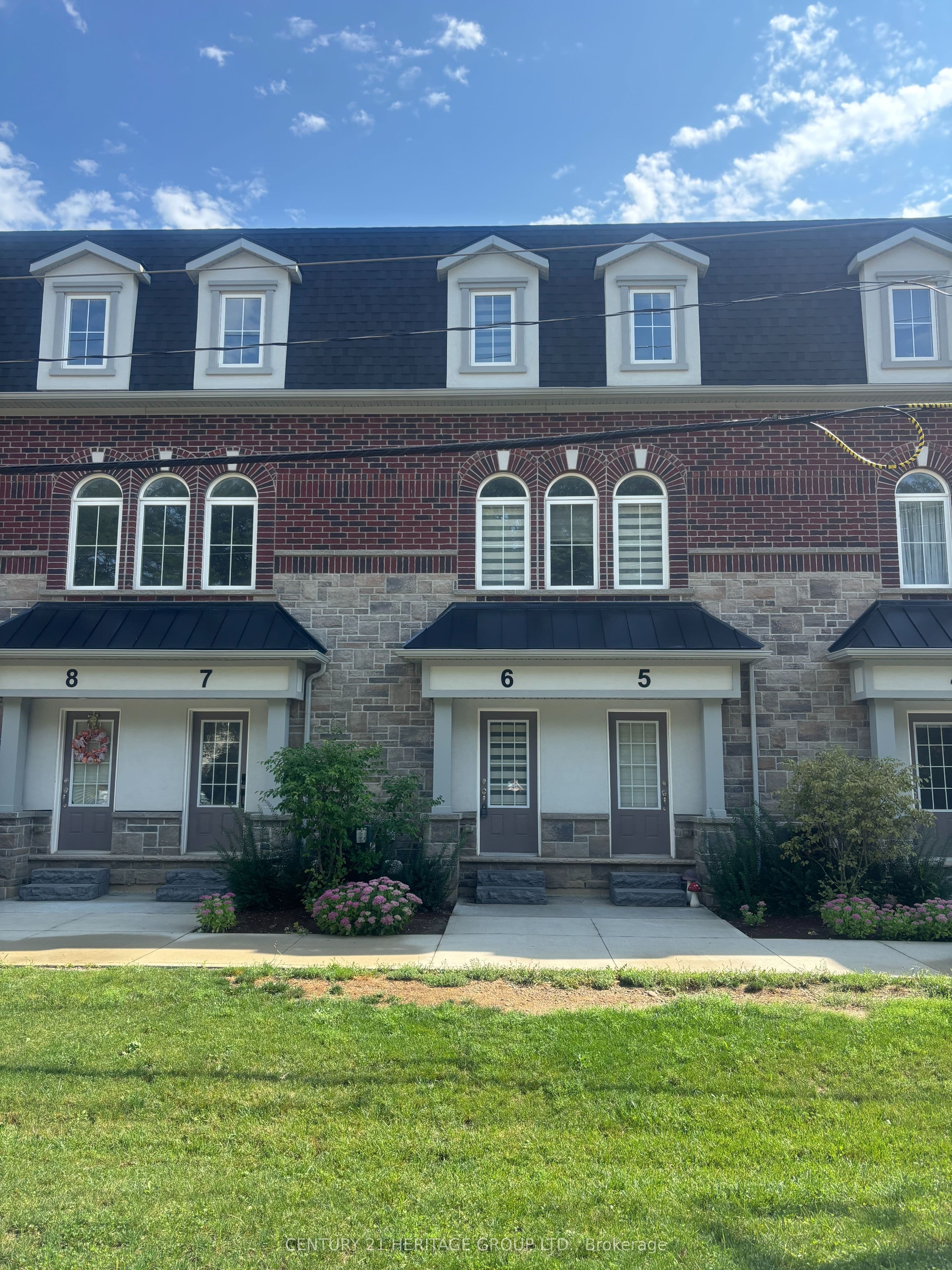 Unit 6 677 Park Road photo 1