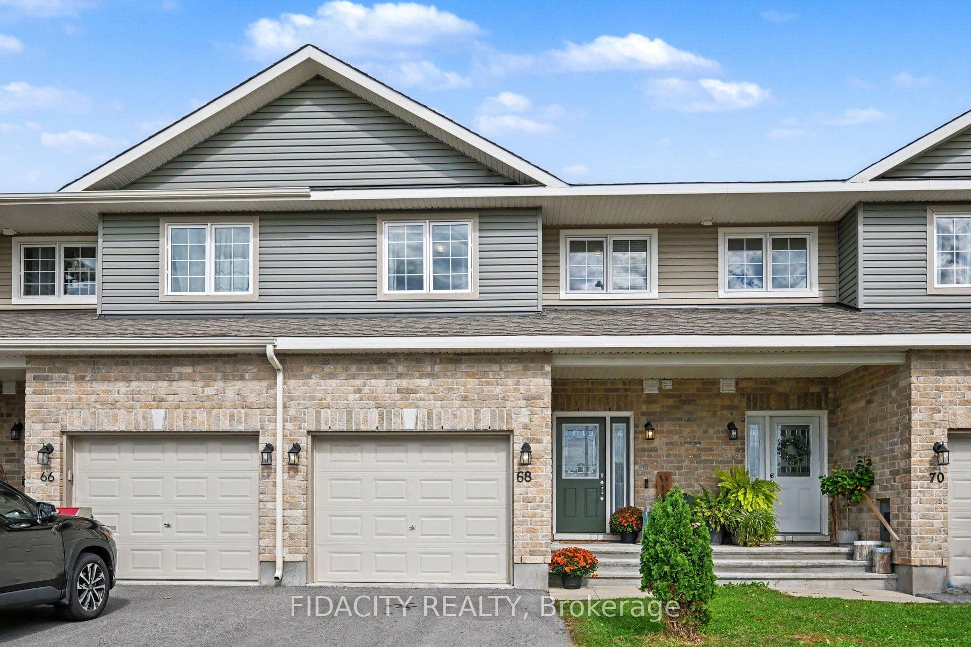 68 Vimy Ridge Crescent photo 1