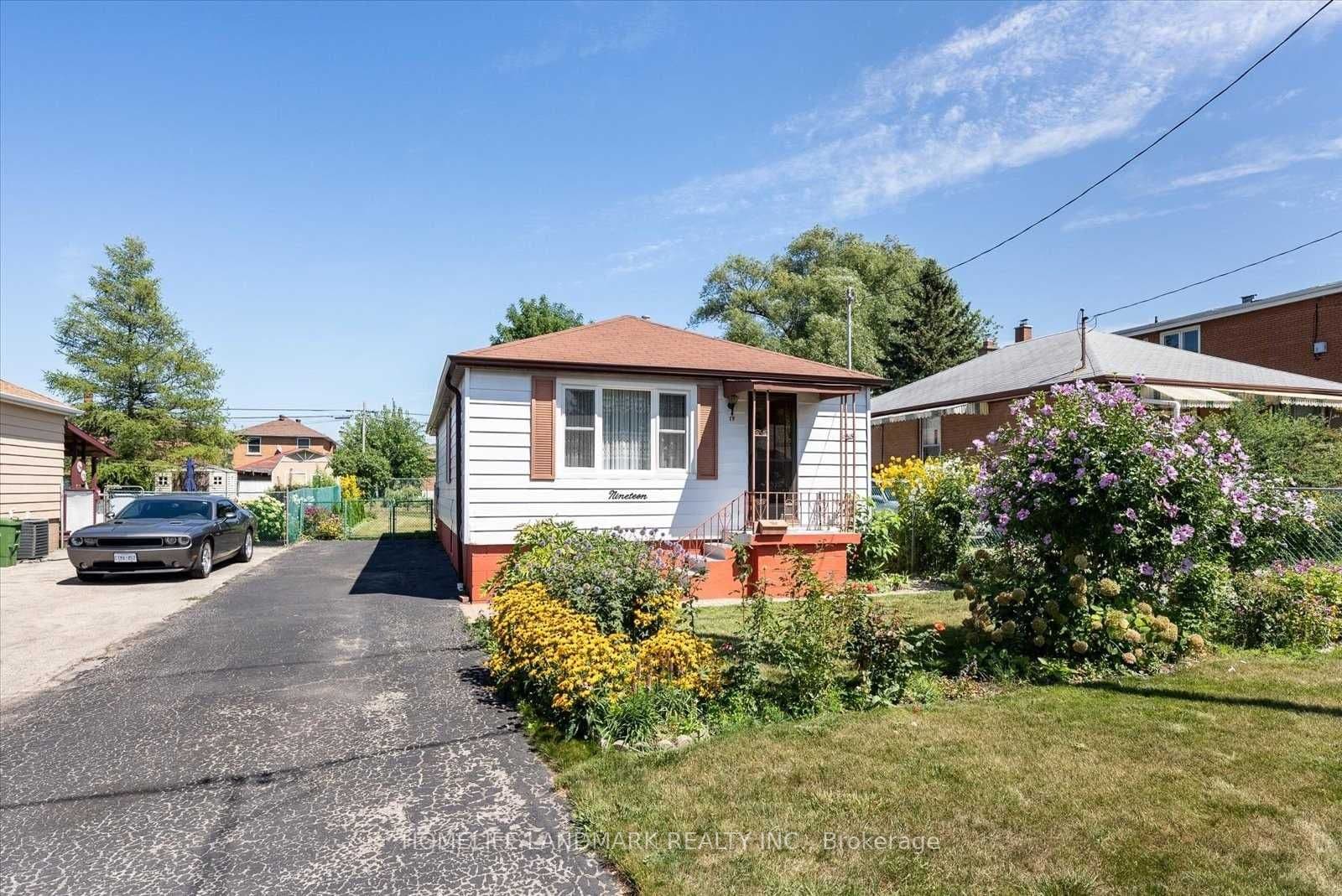 Unit (Full House) 19 Winterer Avenue photo 1