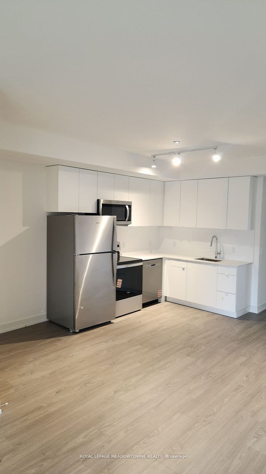 Unit 106B 16 Melbourne Avenue photo 1