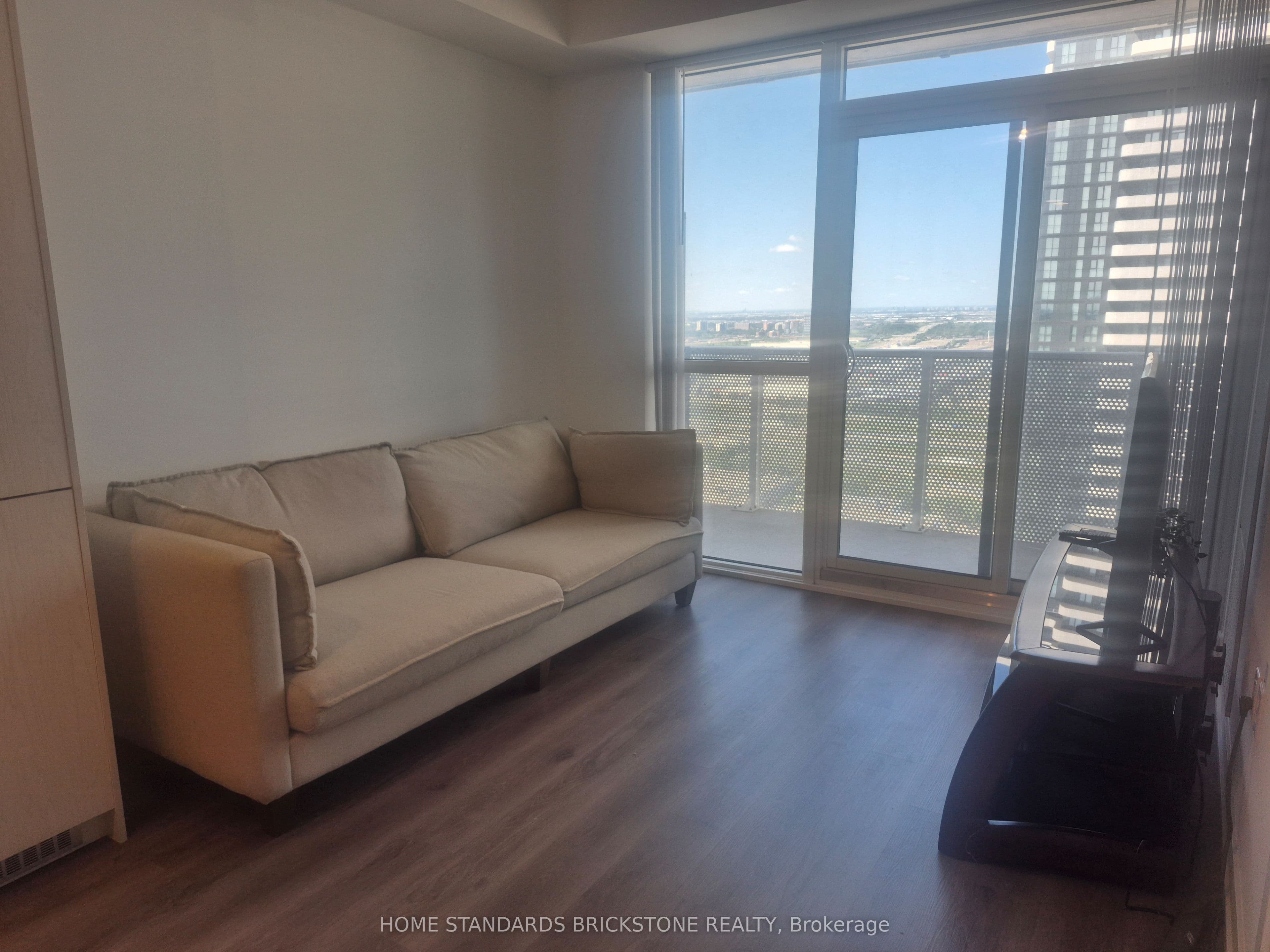 Unit 3716 28 Interchage Way photo 1