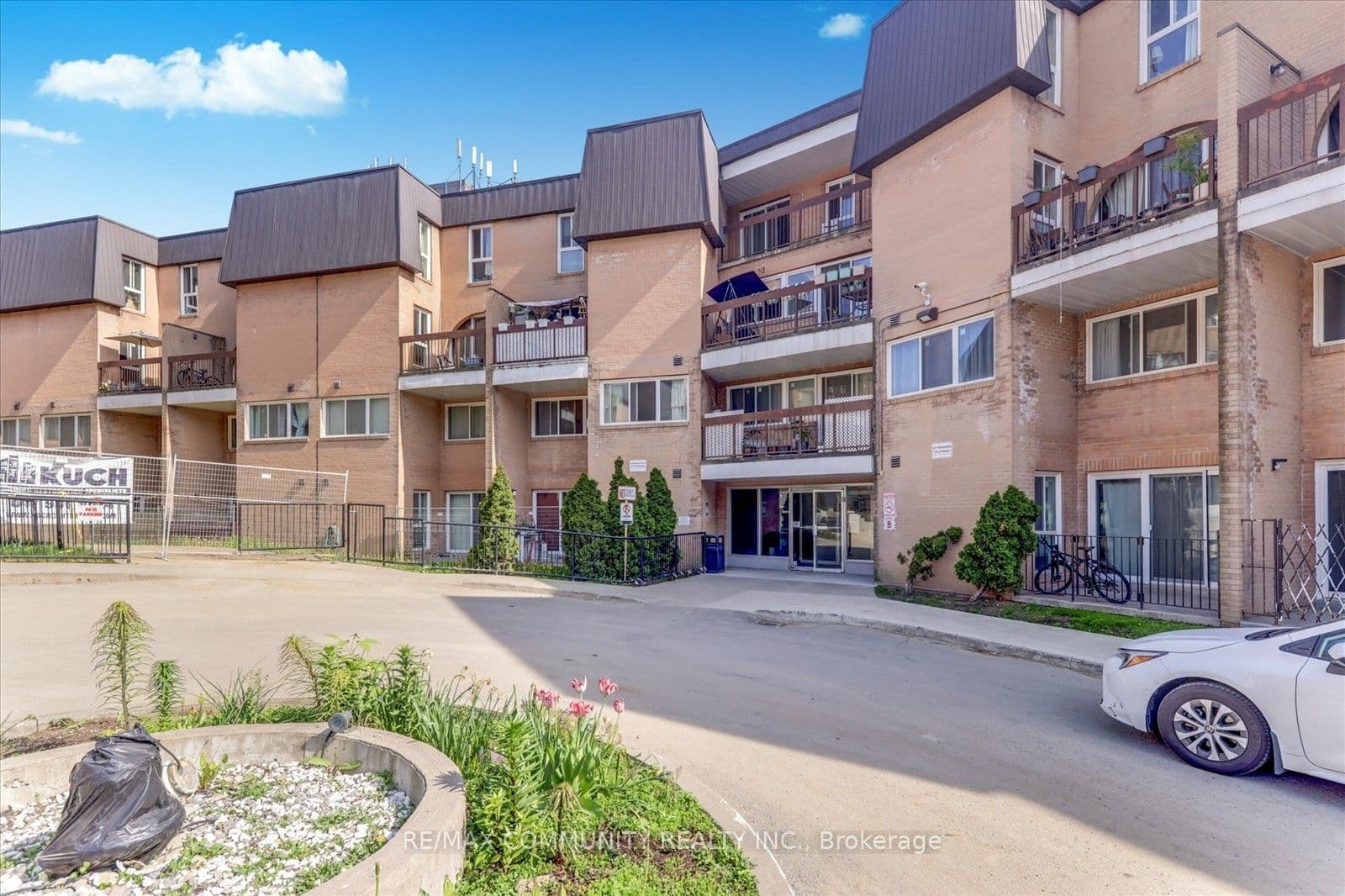 Unit 1067 100 Mornelle Court photo 1