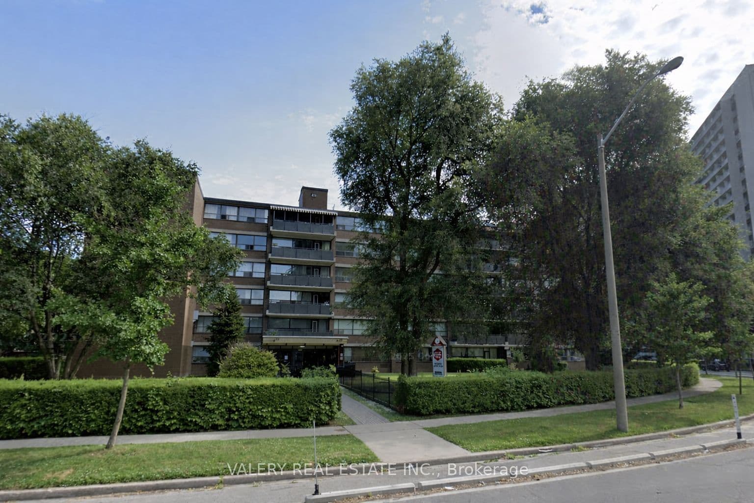 Unit 107 42 Thorncliffe Park Drive photo 1