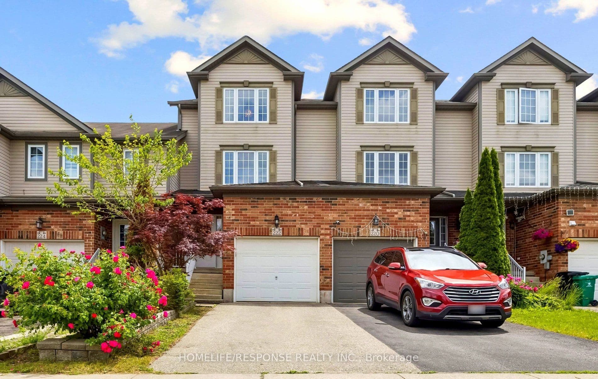 222 SOPHIA Crescent photo 1