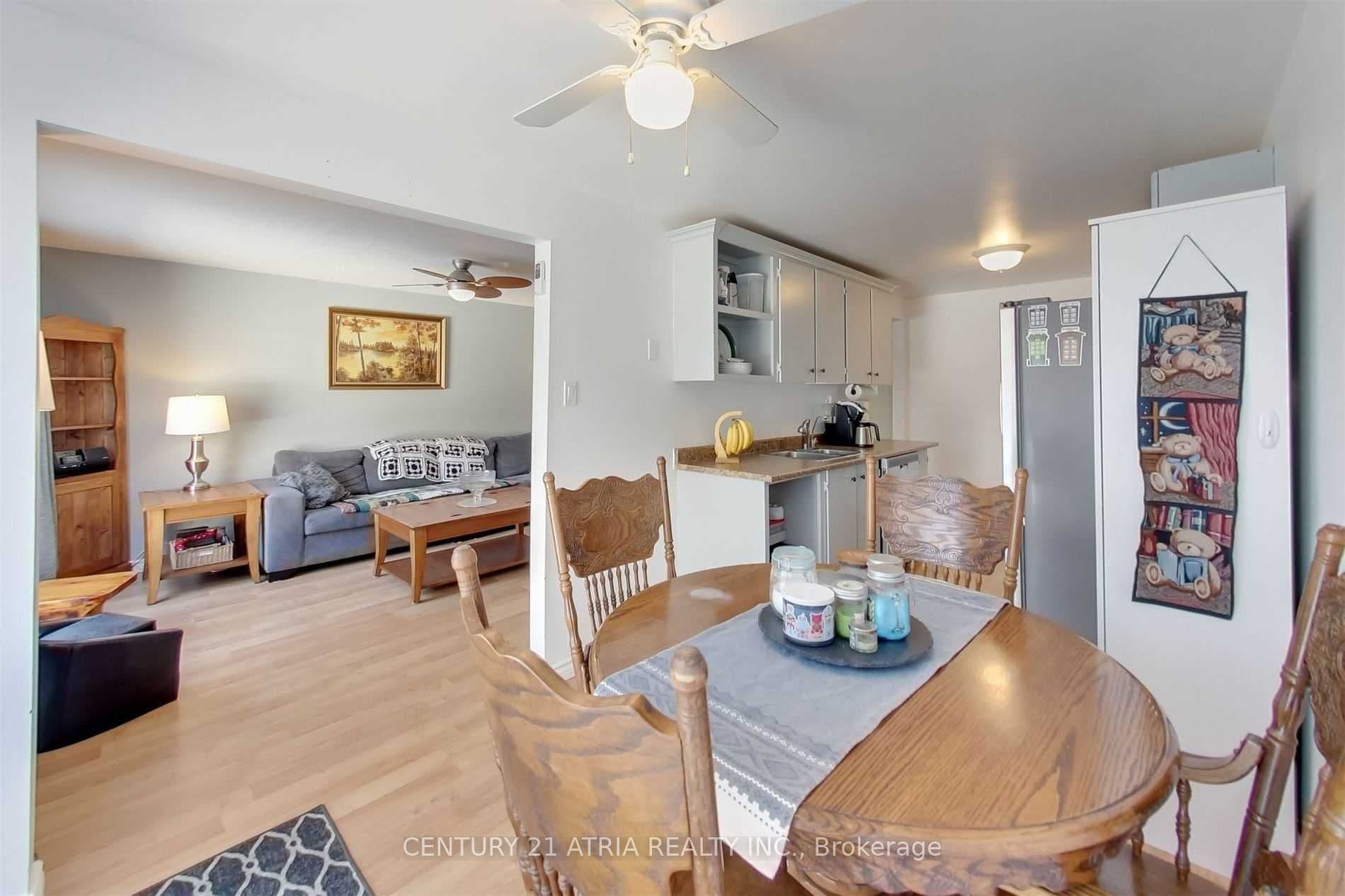 27 Dickens Drive photo 1