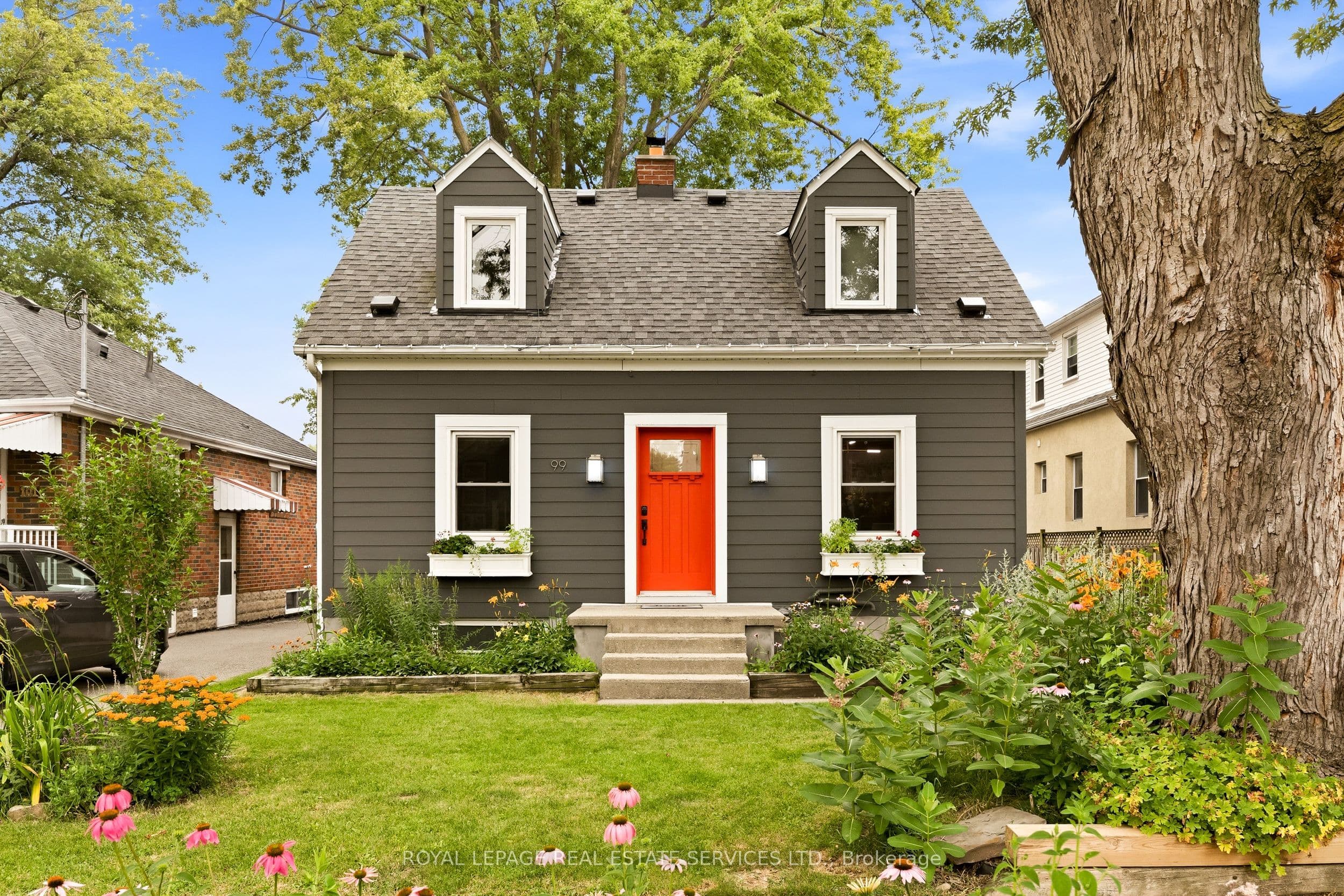 99 Foch Avenue photo 1