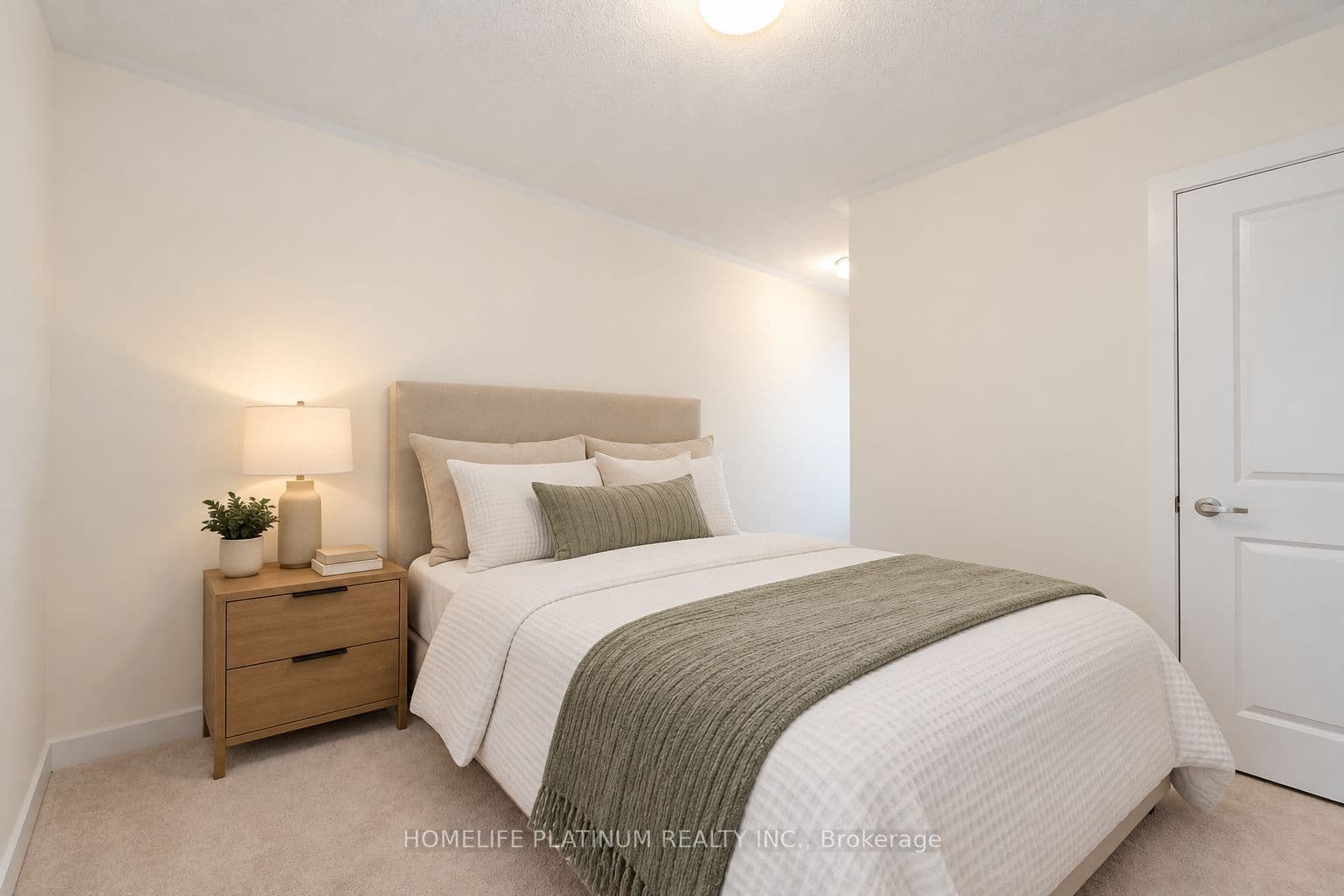2594 Castlegate Crossing photo 1