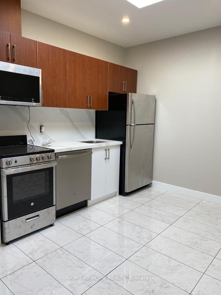 Unit 3B 1022 Bloor Street photo 1