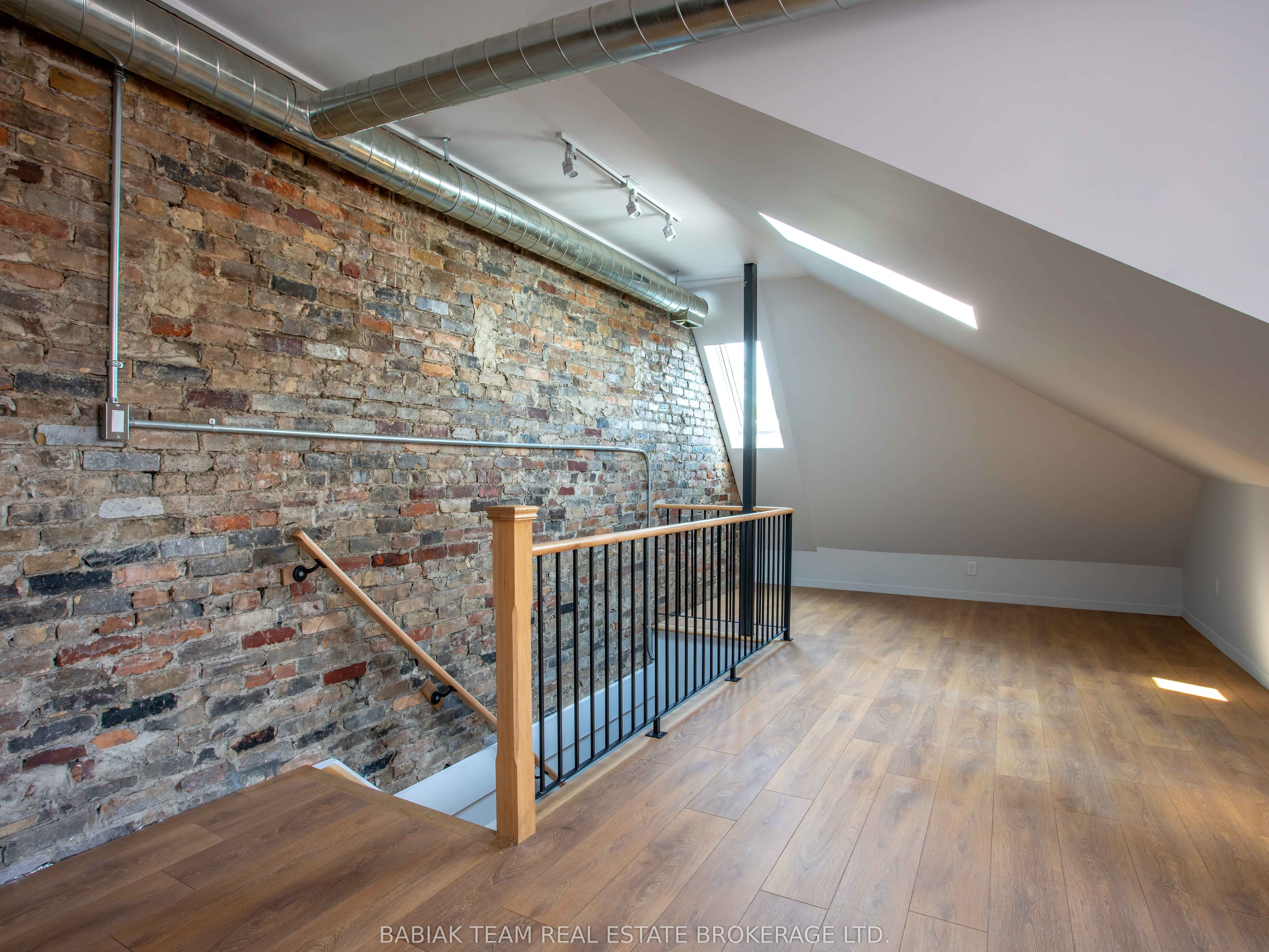 Unit 3 185 Jane Street photo 1