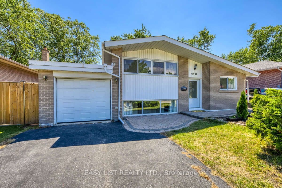 2598 Chalkwell Close photo 1