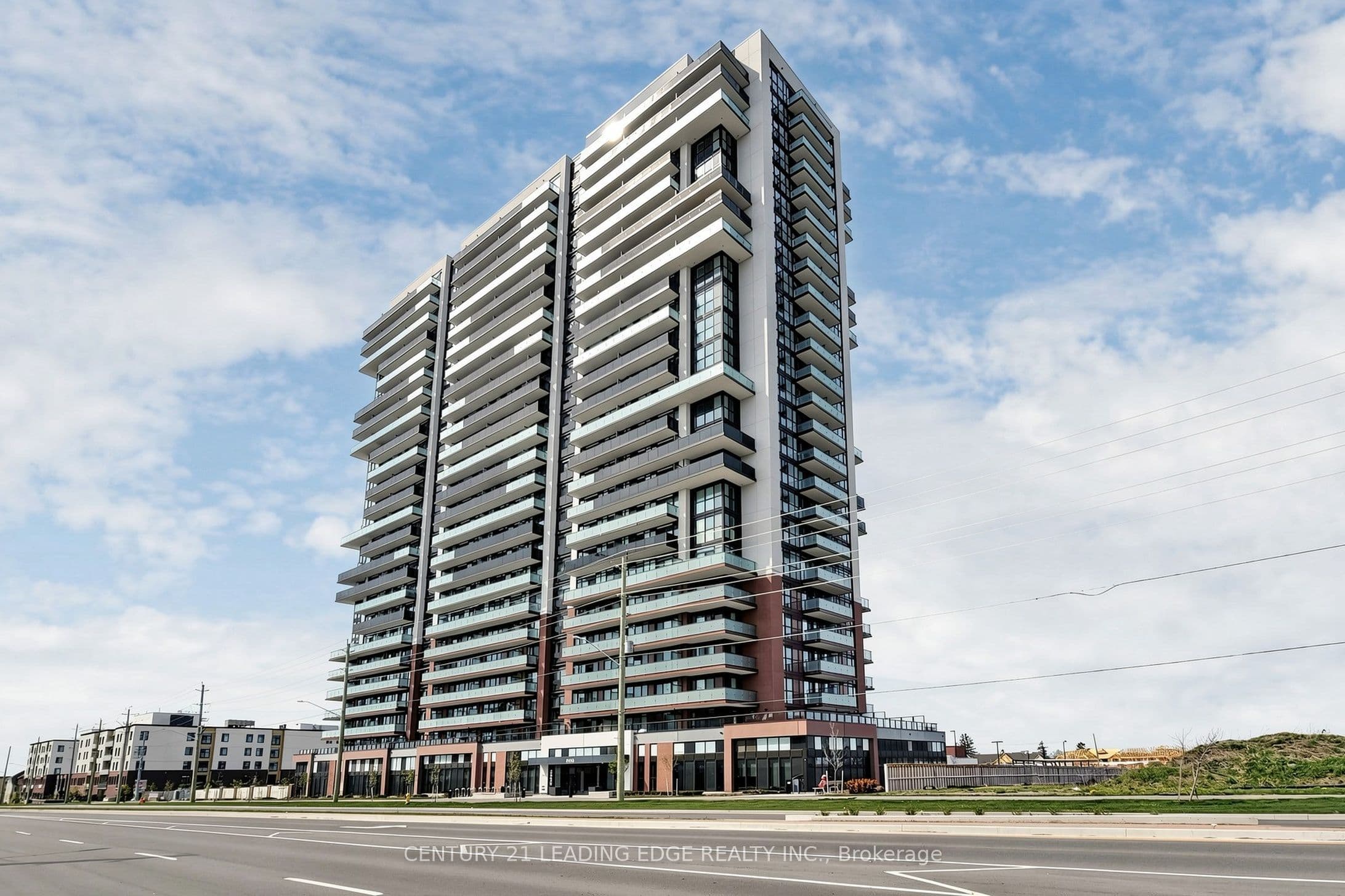 Unit 409 2550 Simcoe Street photo 1