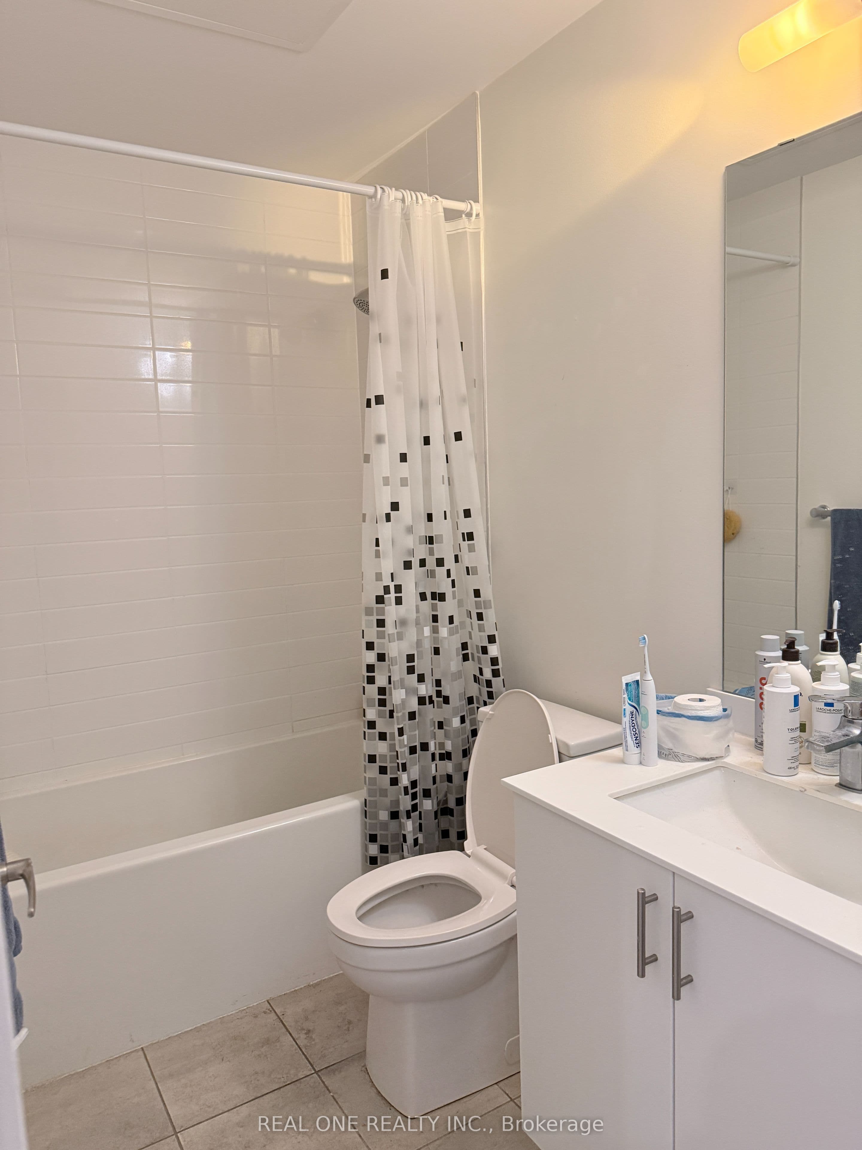 Unit 115 168 Sabina Drive photo 1