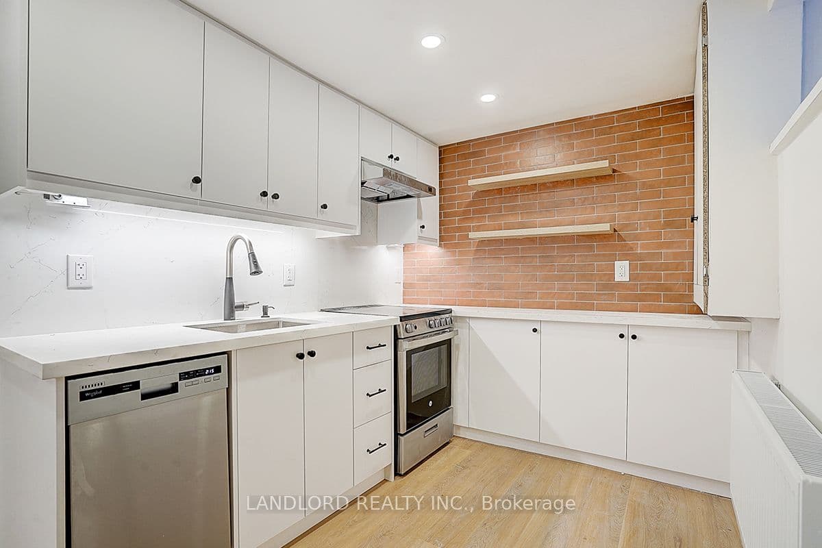 Unit Lower Unit 75 Kendal Avenue photo 1