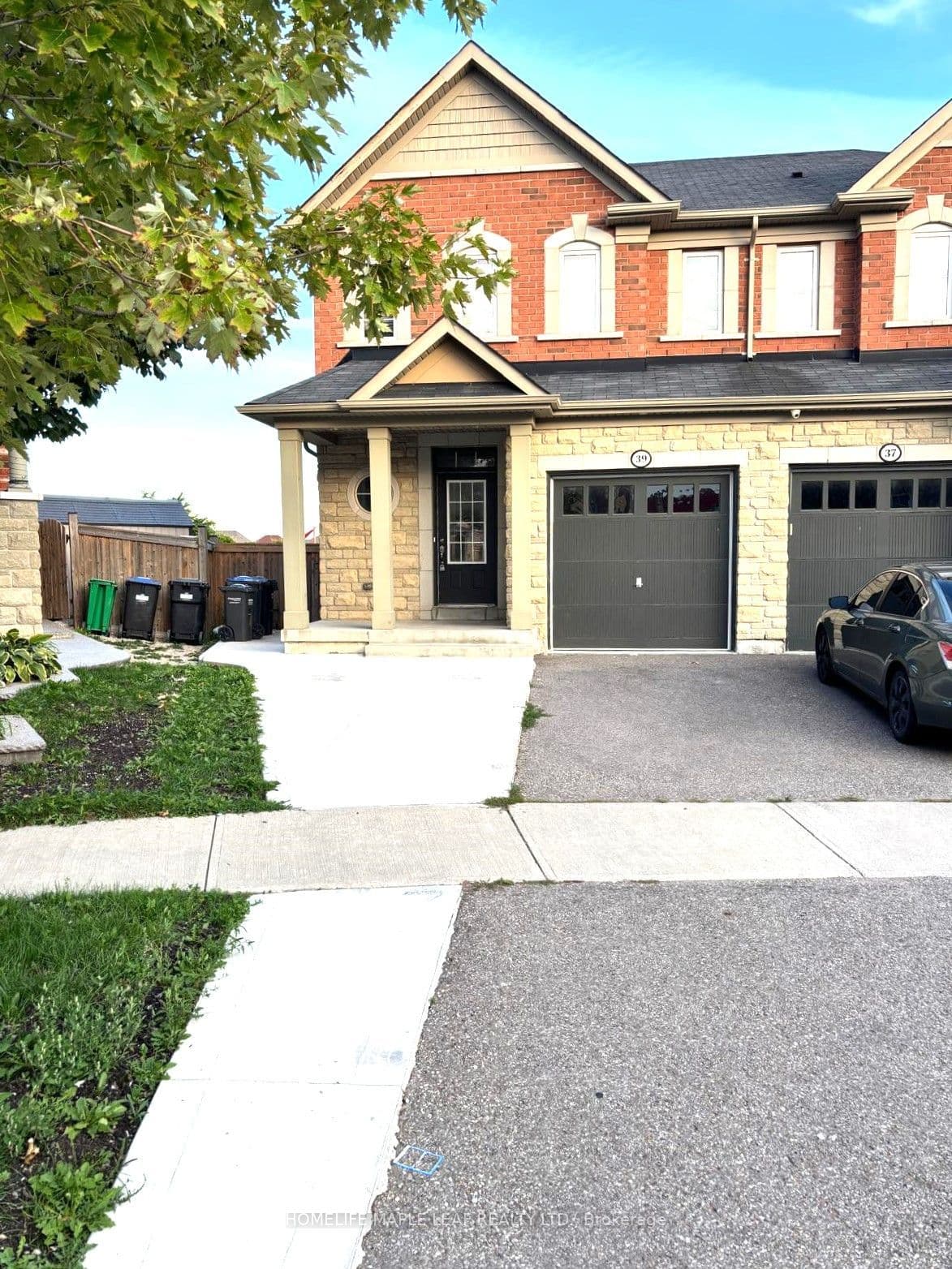 39 Sussexdale Drive photo 1