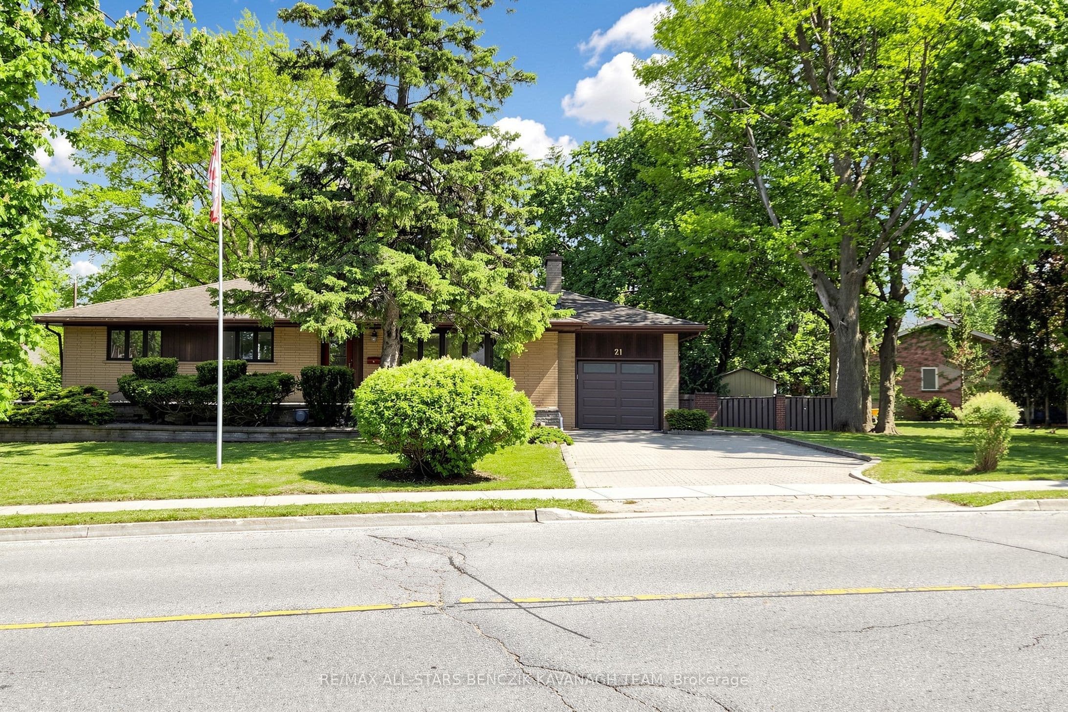 21 Ramona Boulevard photo 1