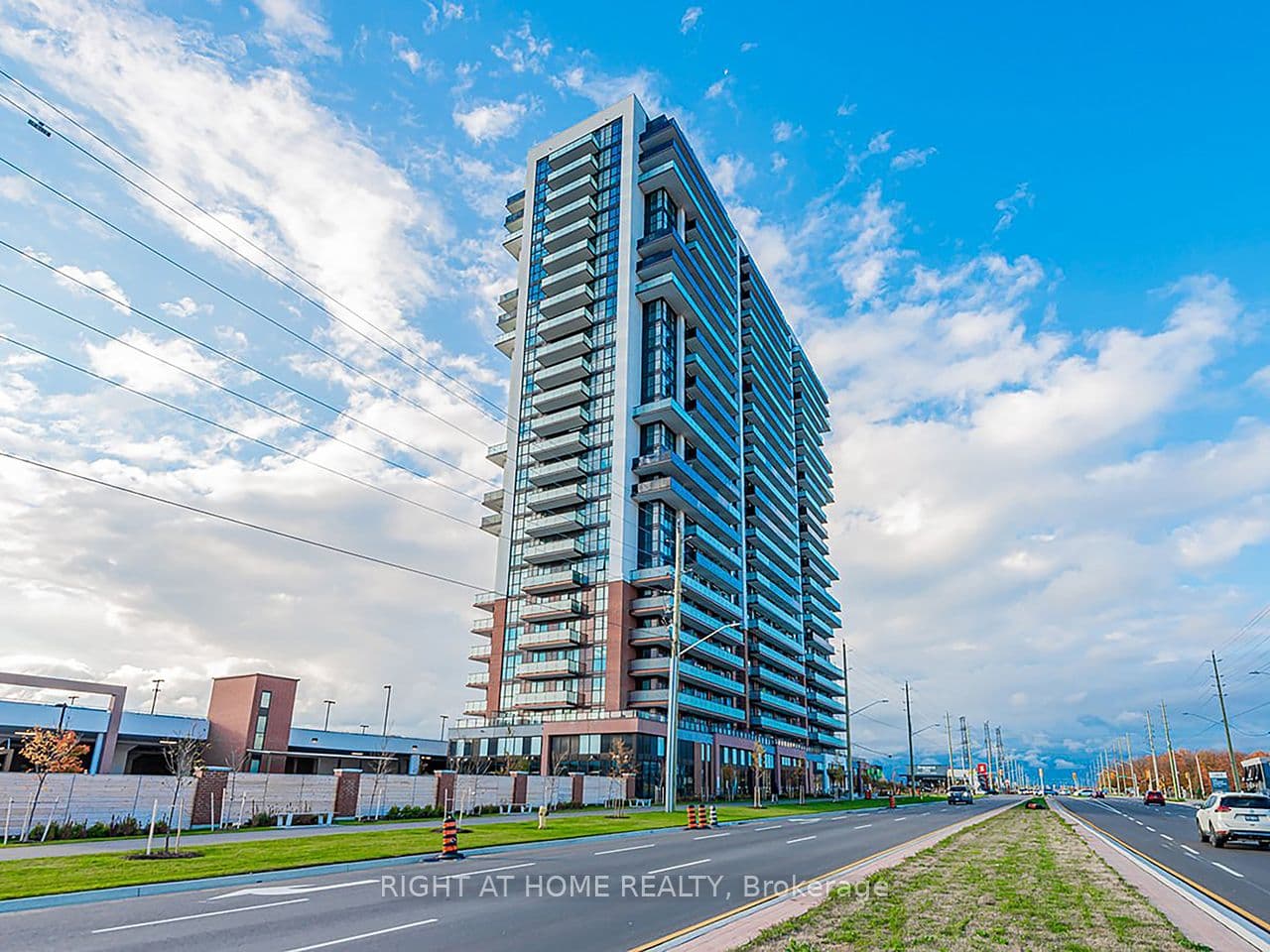 Unit 1804 2550 Simcoe Street photo 1