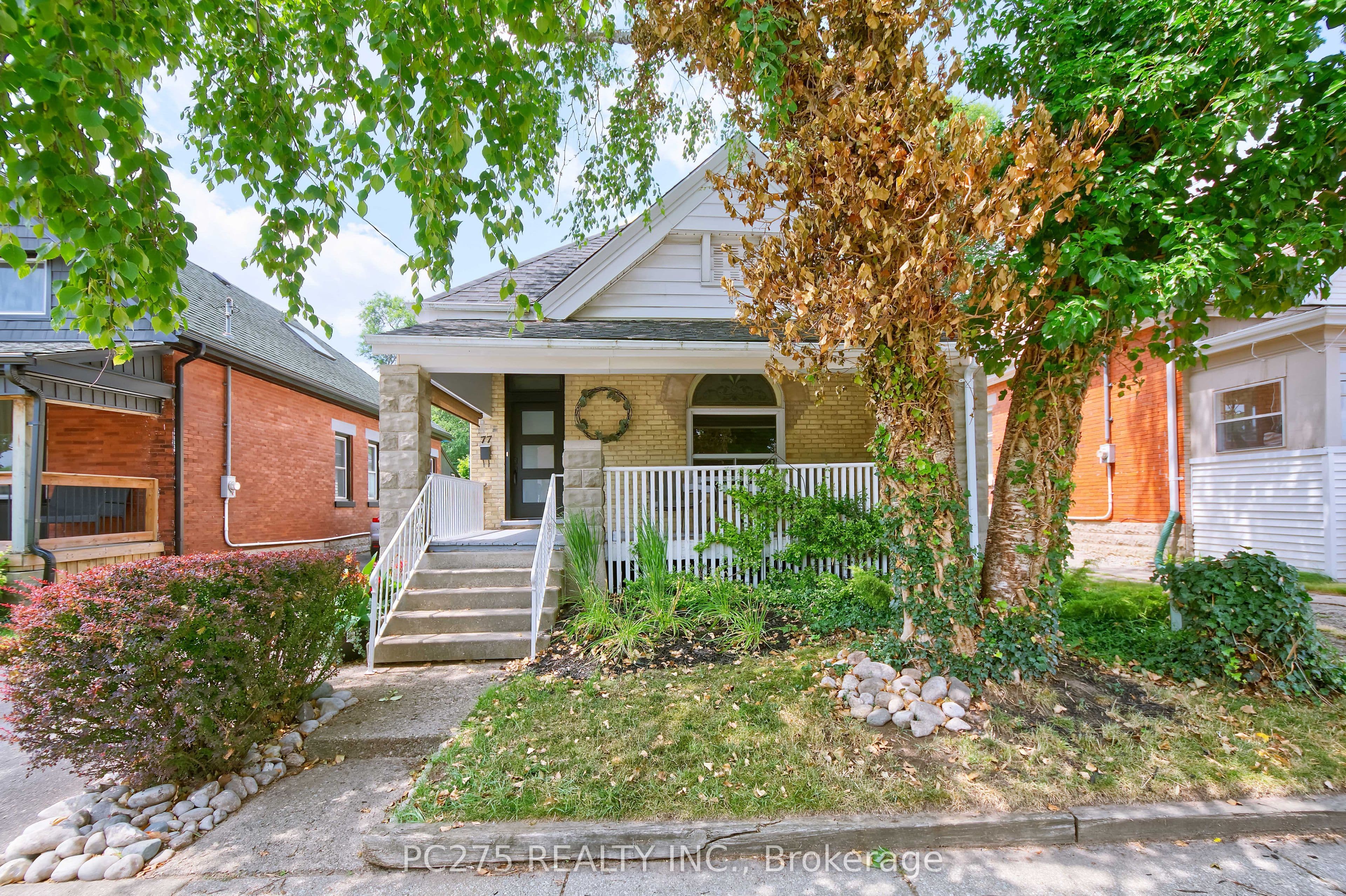 77 Elm Street photo 1
