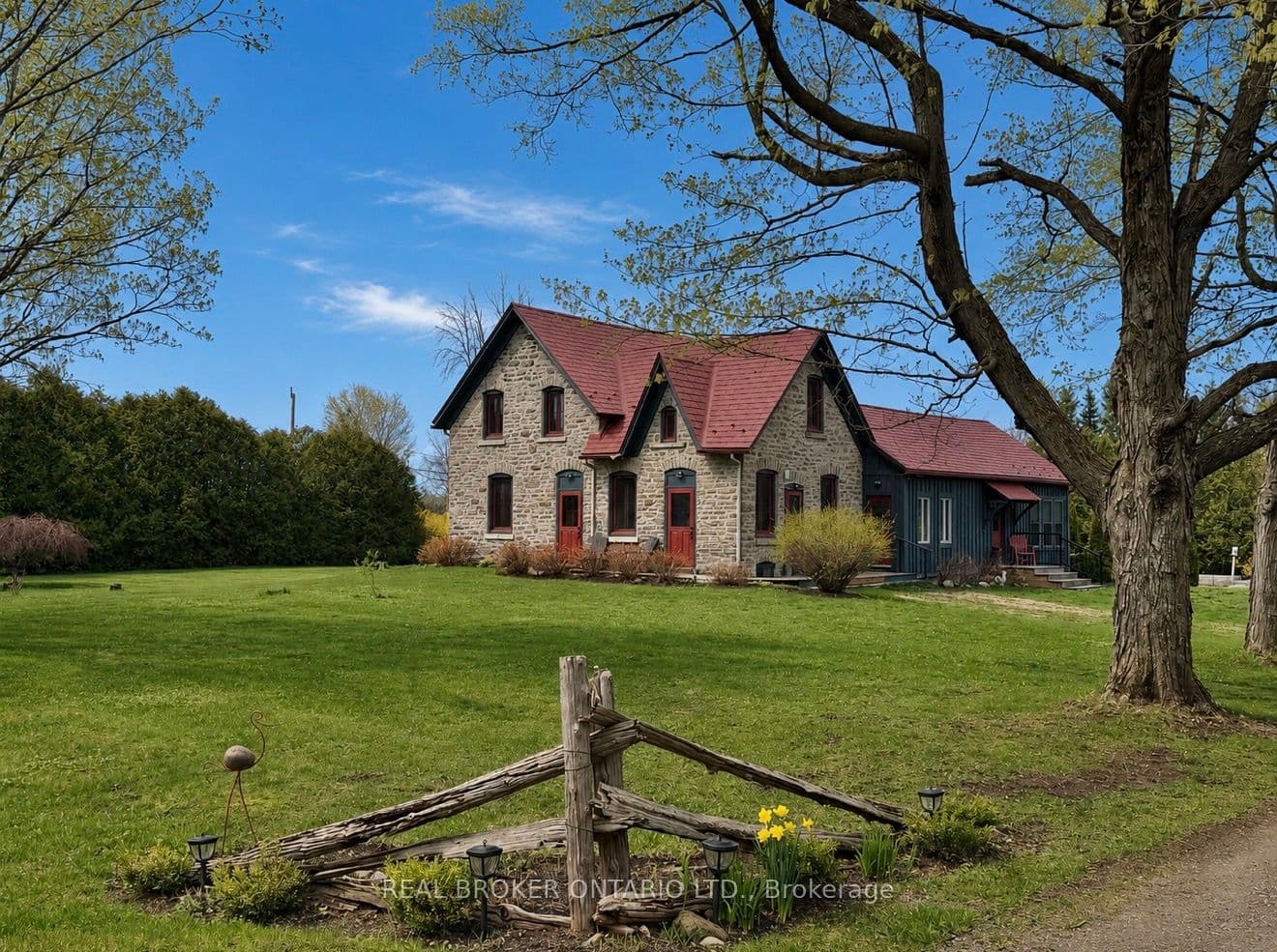2090 Beach Road photo 1
