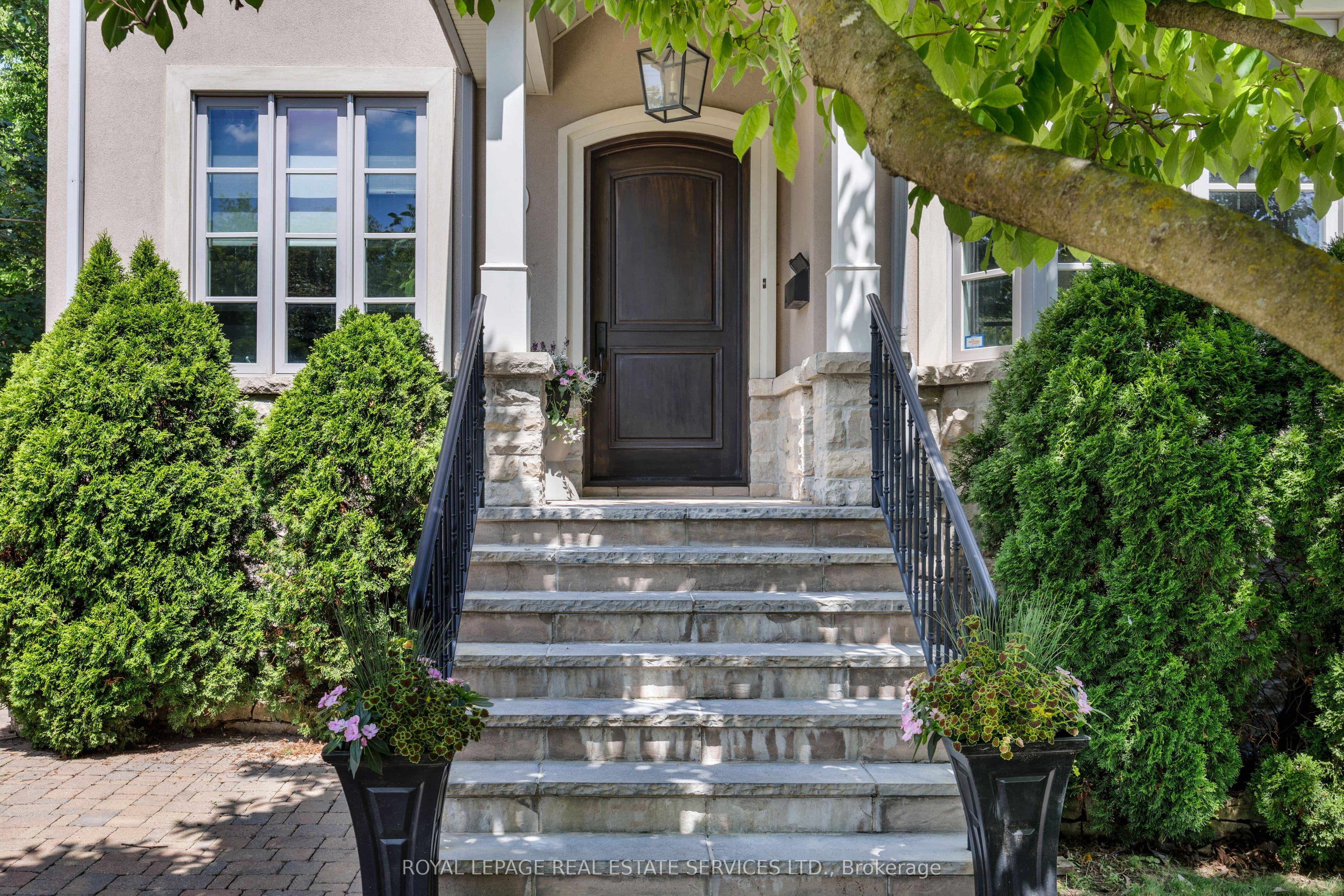 4 Springbrook Gardens photo 1