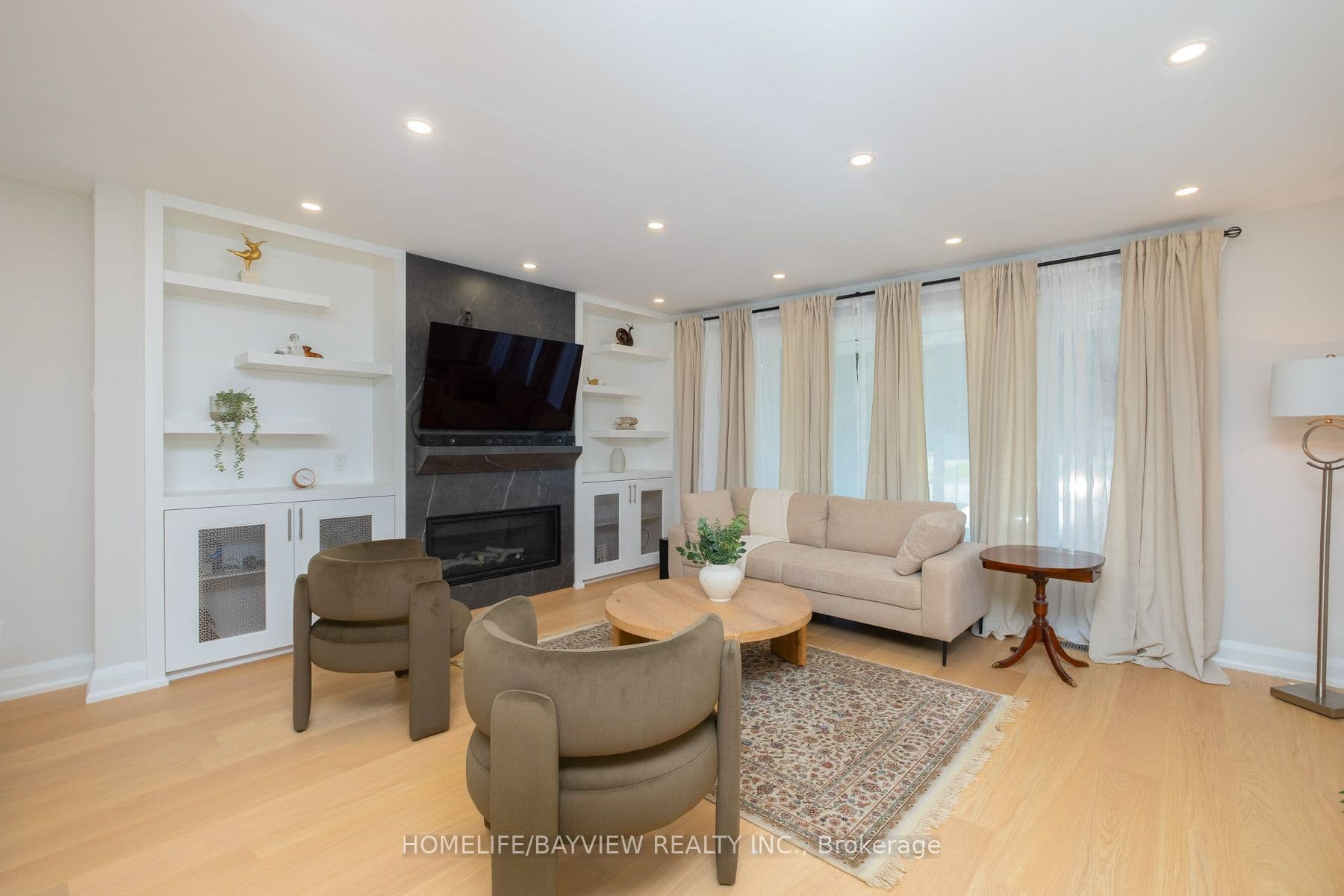 164 Steeles Avenue photo 1