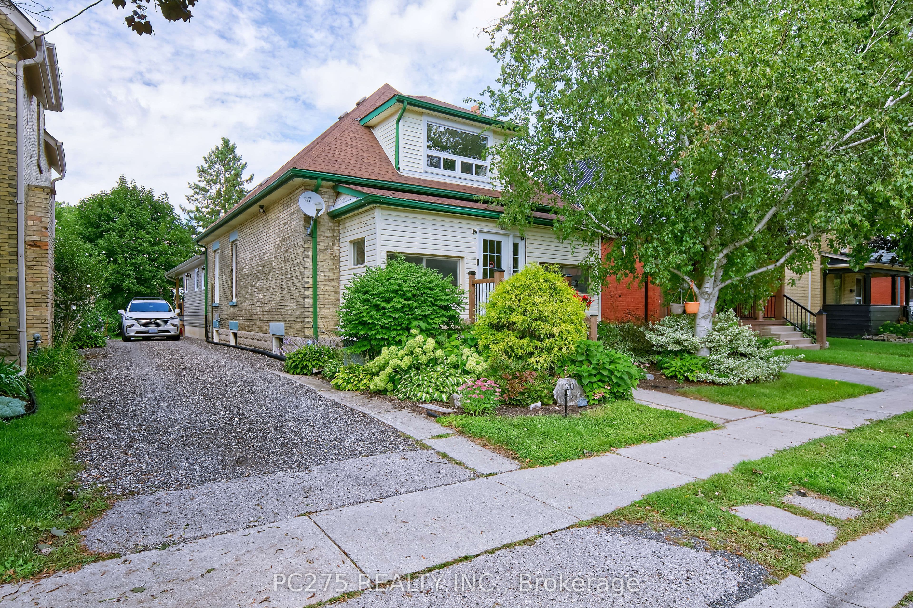 20 Maple Street photo 1