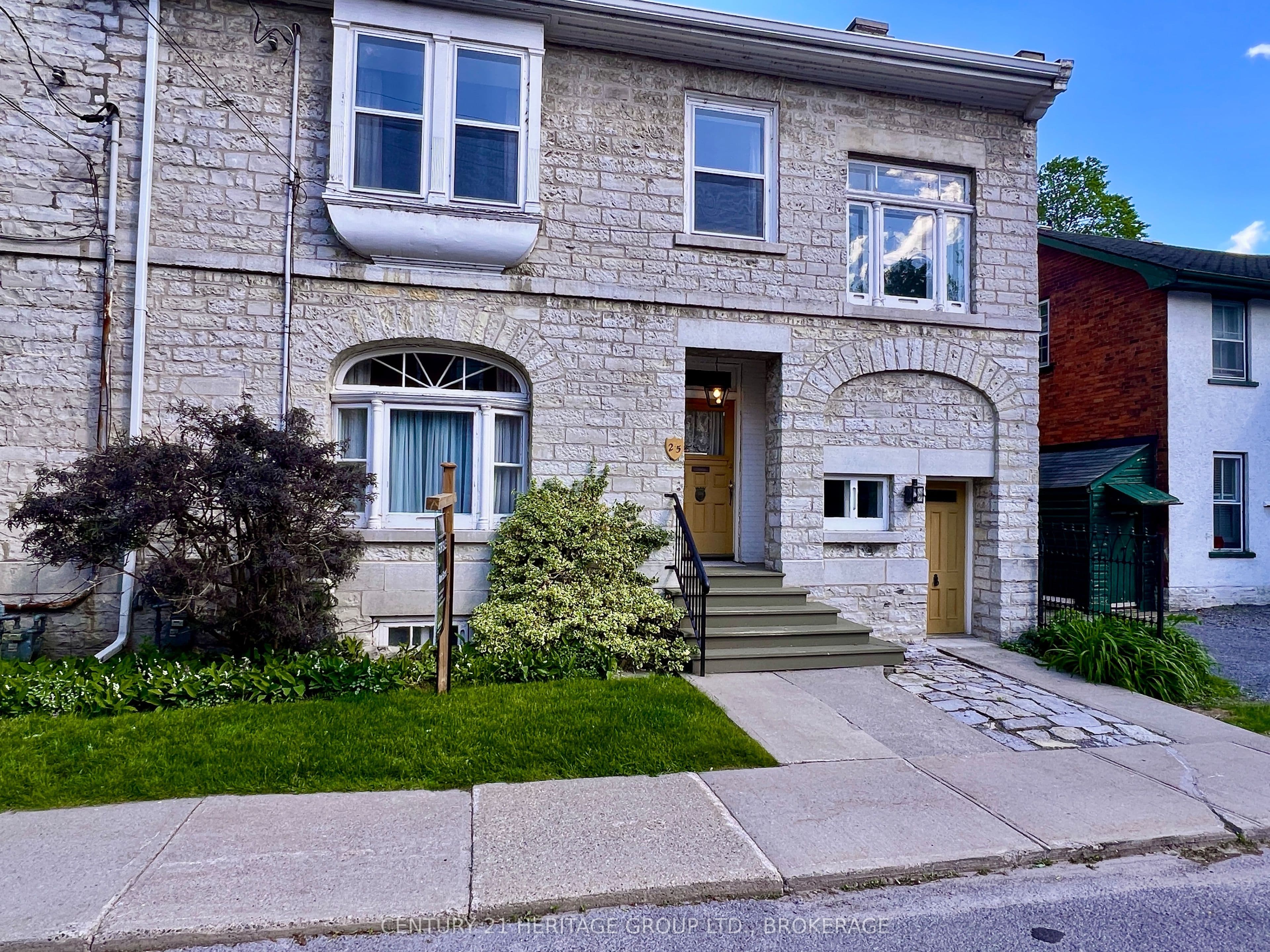 25 Wellington Street photo 1
