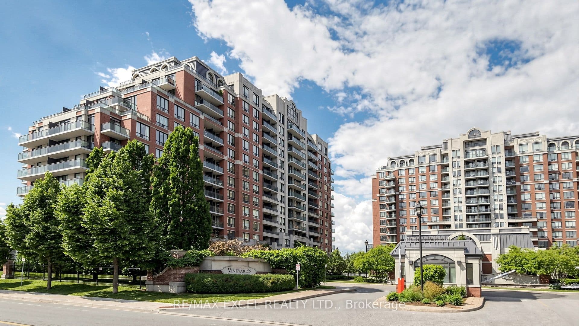 Unit 318 310 Red Maple Road photo 1