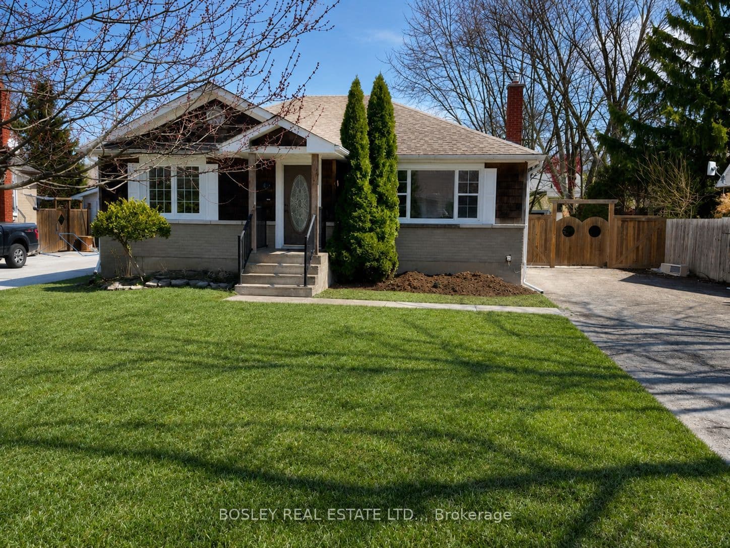8 PEARCE Avenue photo 1