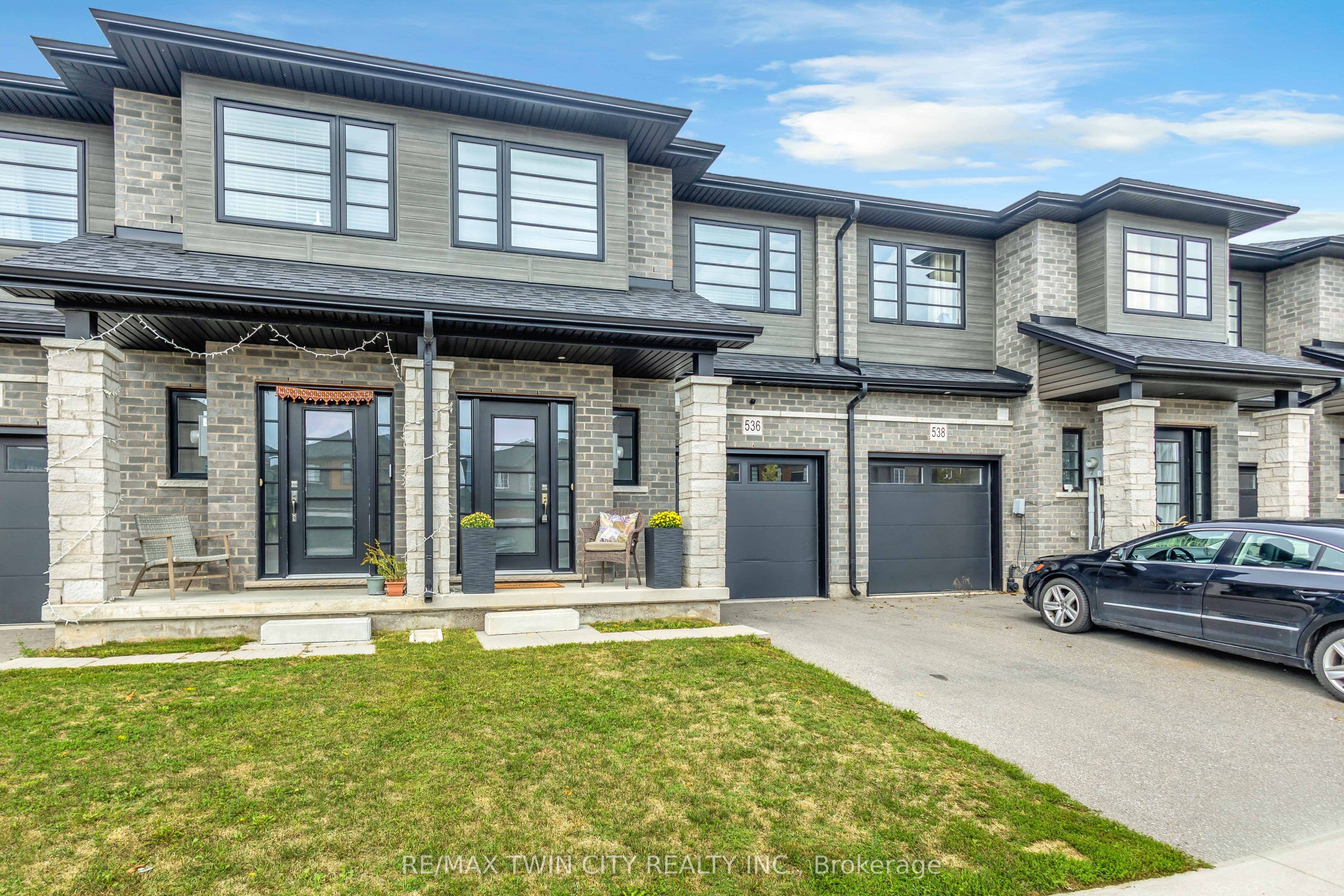 536 Grey Street photo 1