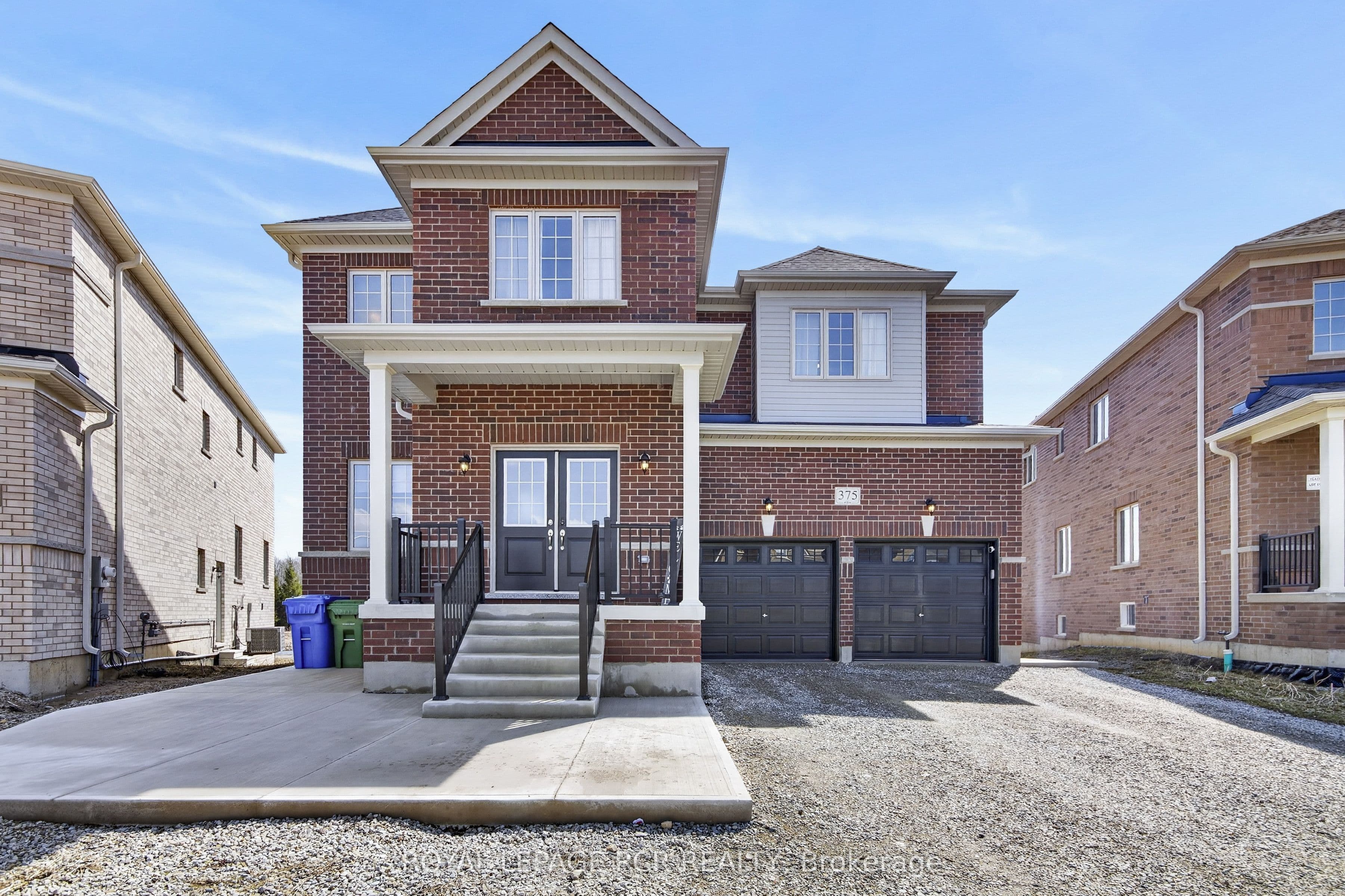 375 Russell Street photo 1