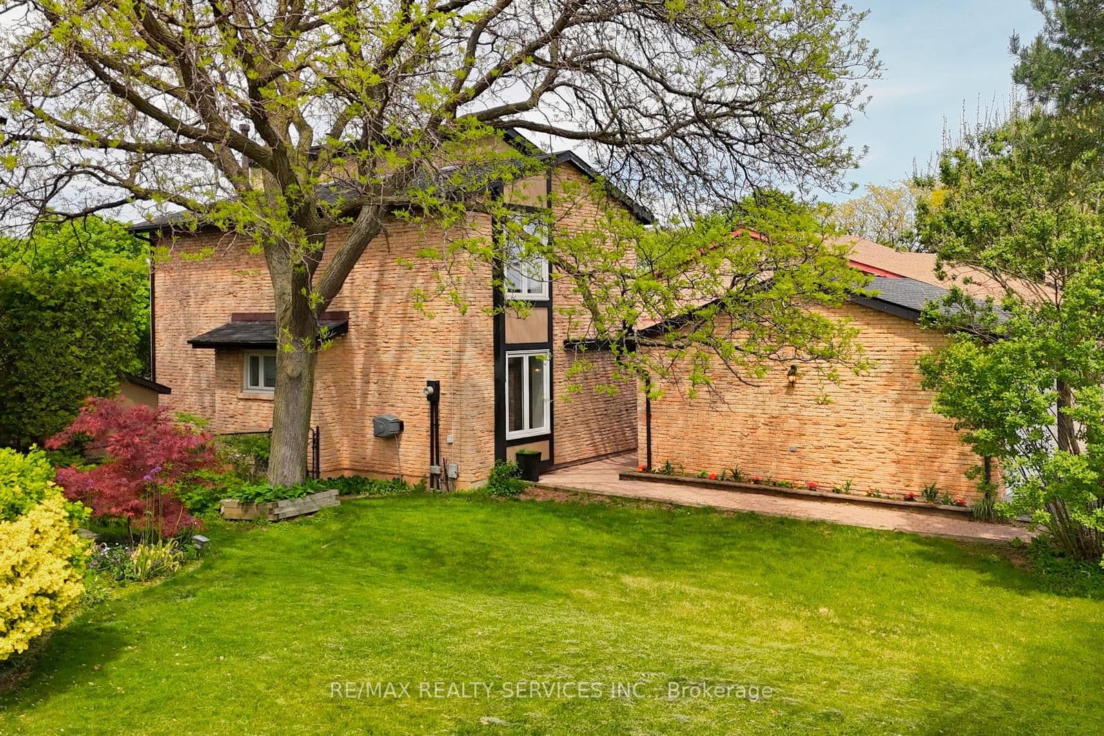 2545 Folkway Drive photo 1