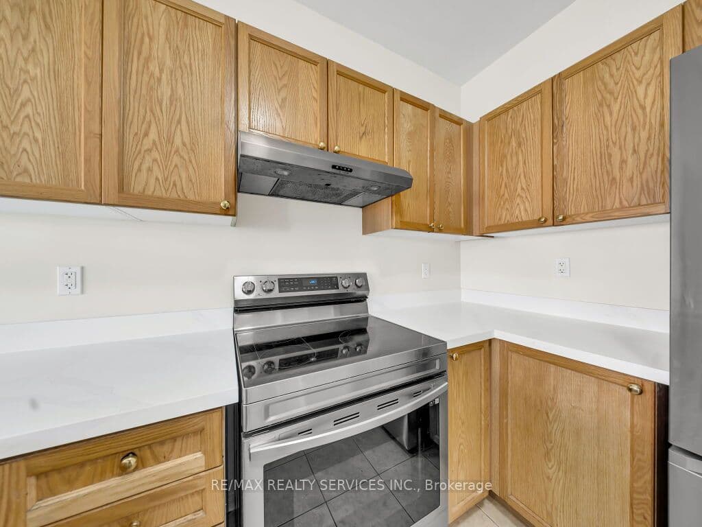 15 Lockburn Crescent photo 1