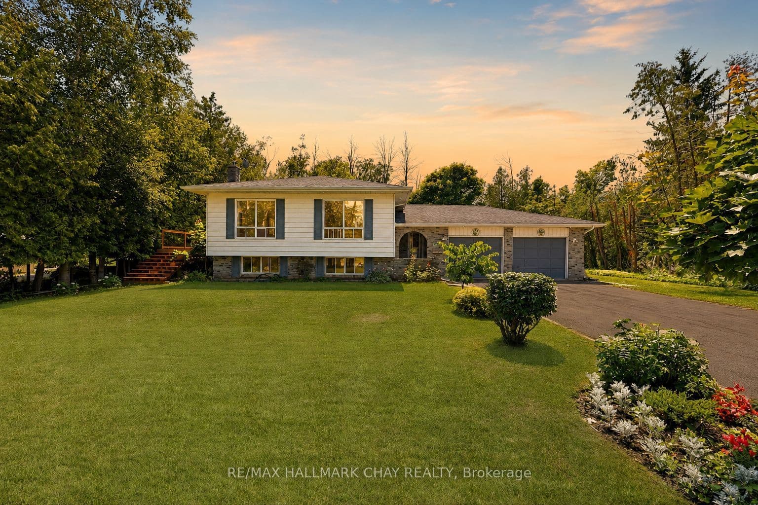 631 Lockhart Road photo 1
