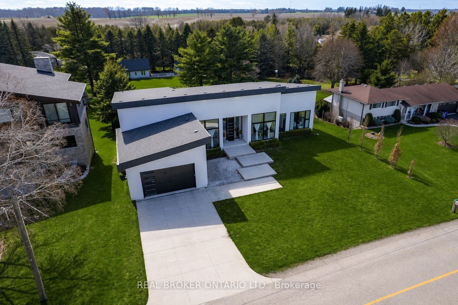 1448 MANNHEIM Road photo 1