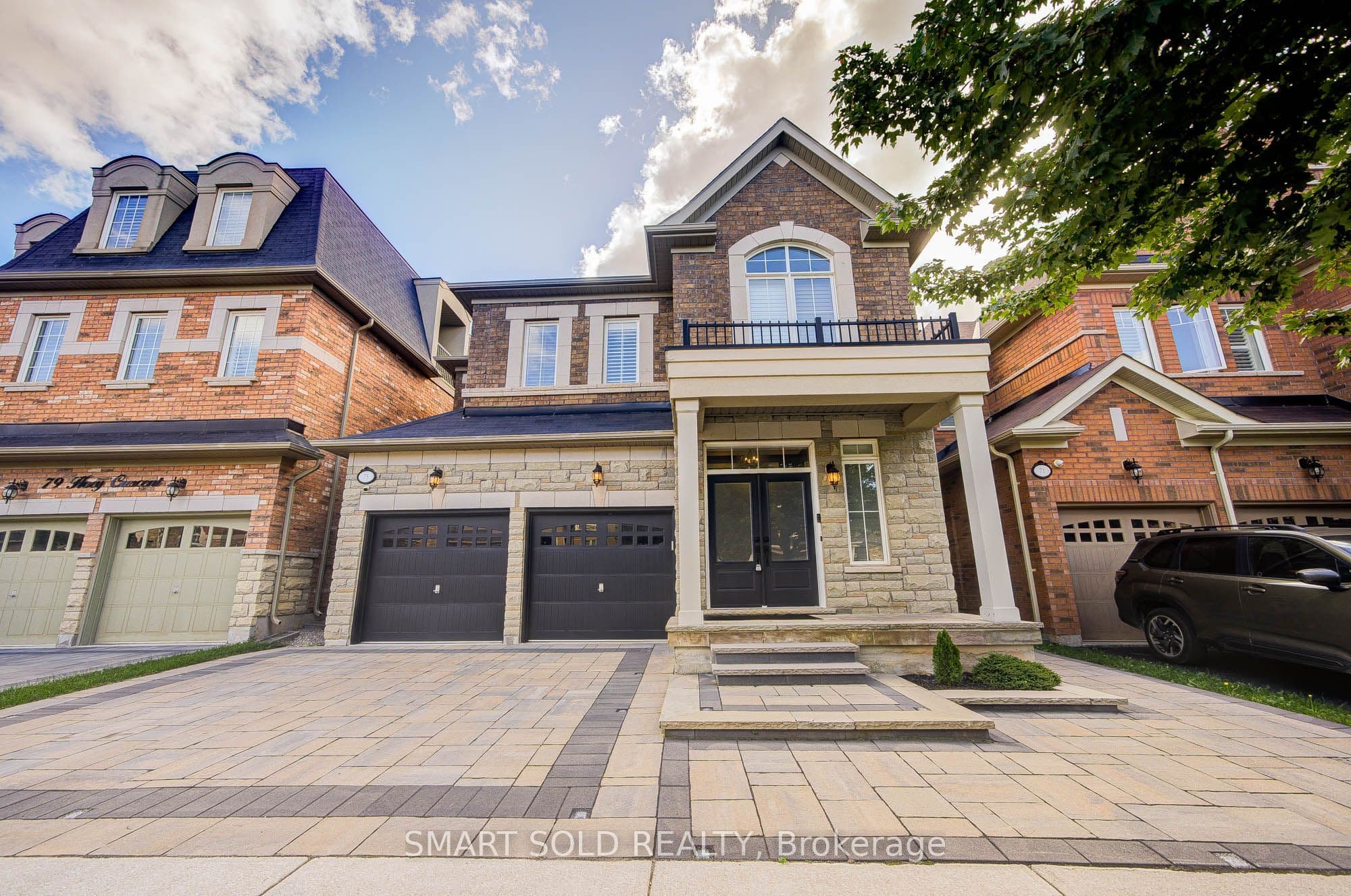 75 Hoey Crescent photo 1