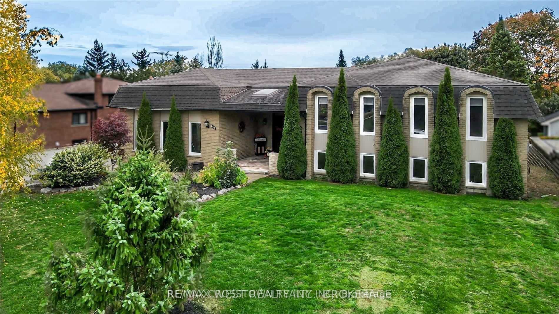147 Ellis Avenue photo 1