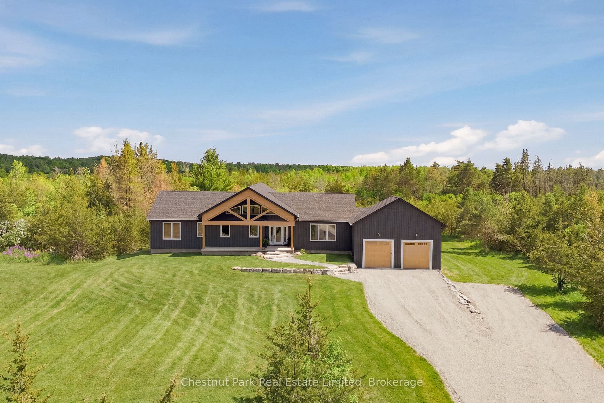 2621 Victoria Road photo 1