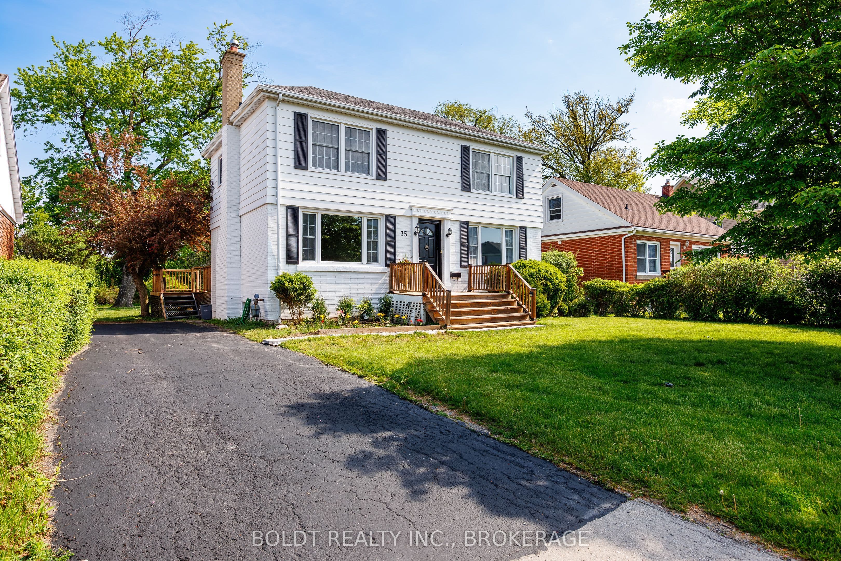 35 Rivercrest Drive photo 1