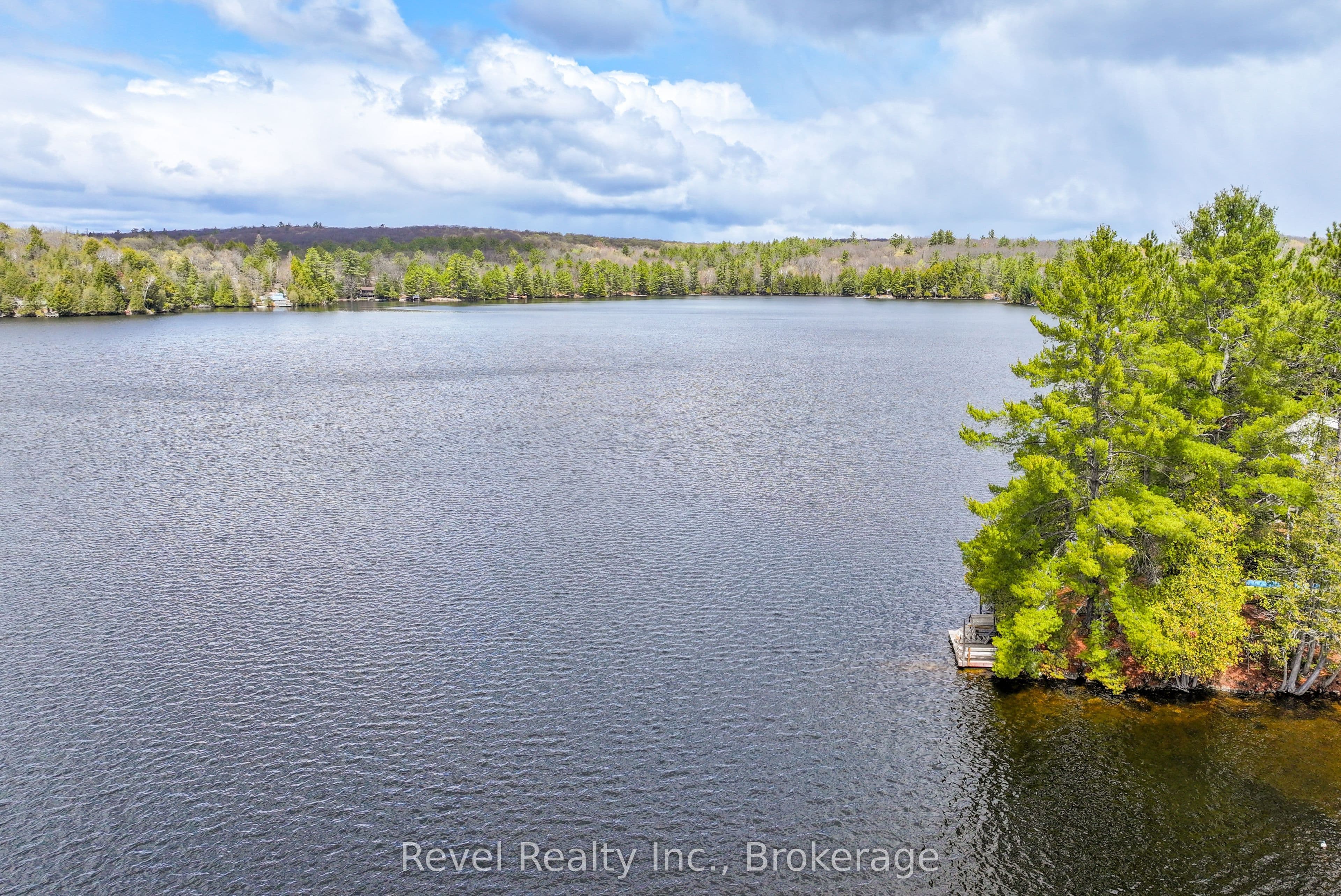 1129 LAKESHORE Road photo 1