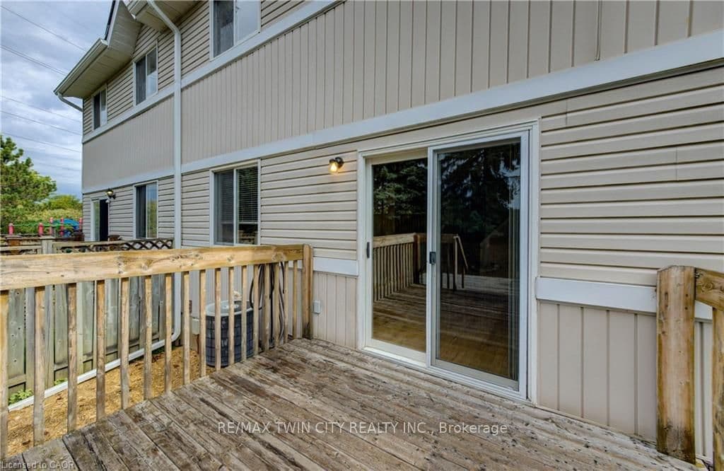 Unit 4 360 Cornridge Place photo 1