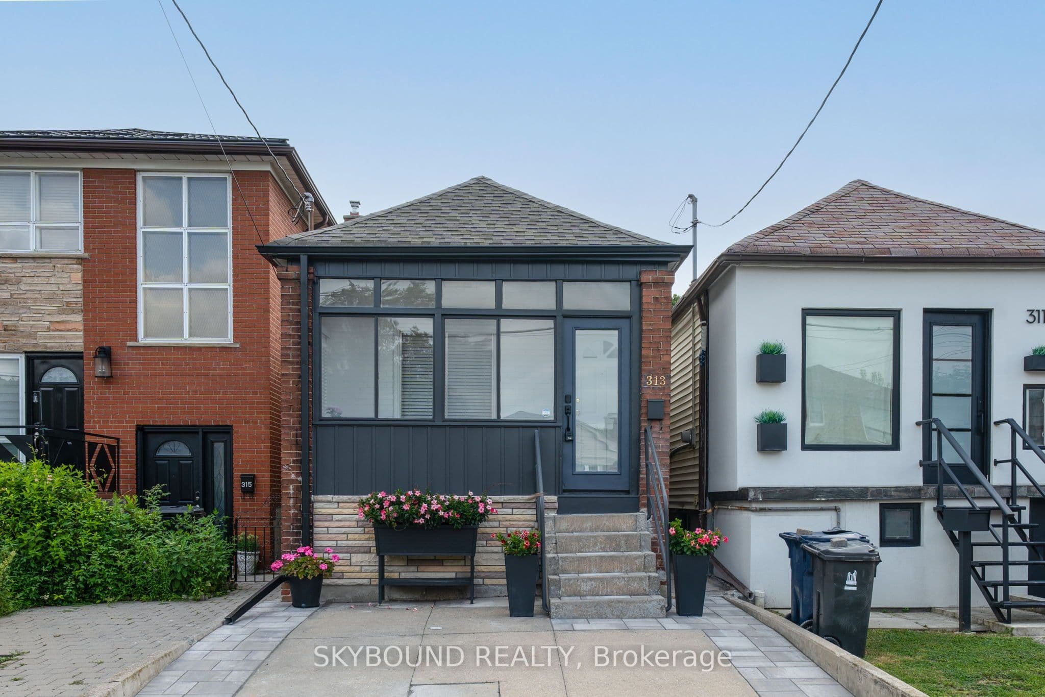 313 Silverthorn Avenue photo 1