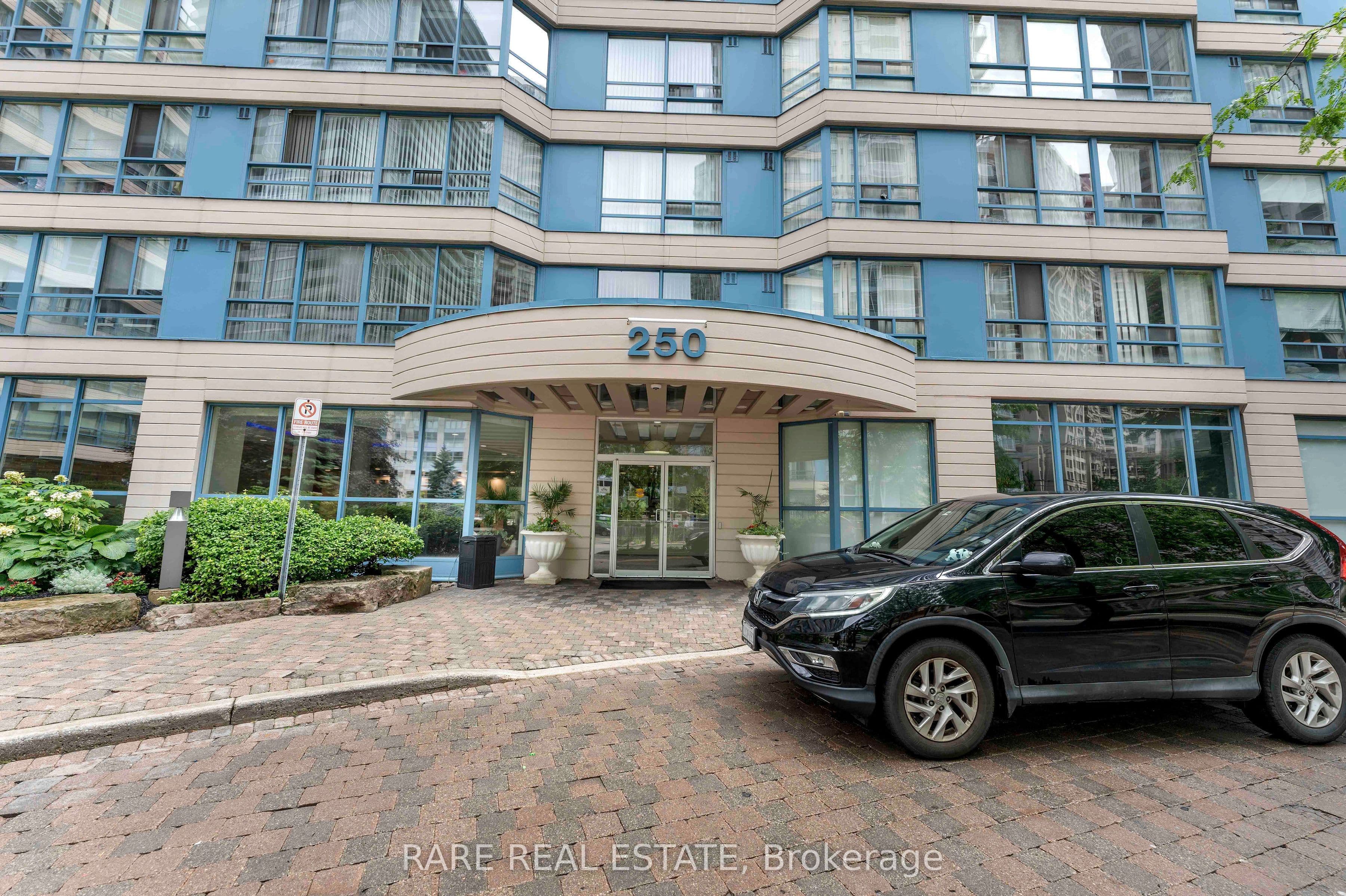 Unit 513 250 Webb Drive photo 1
