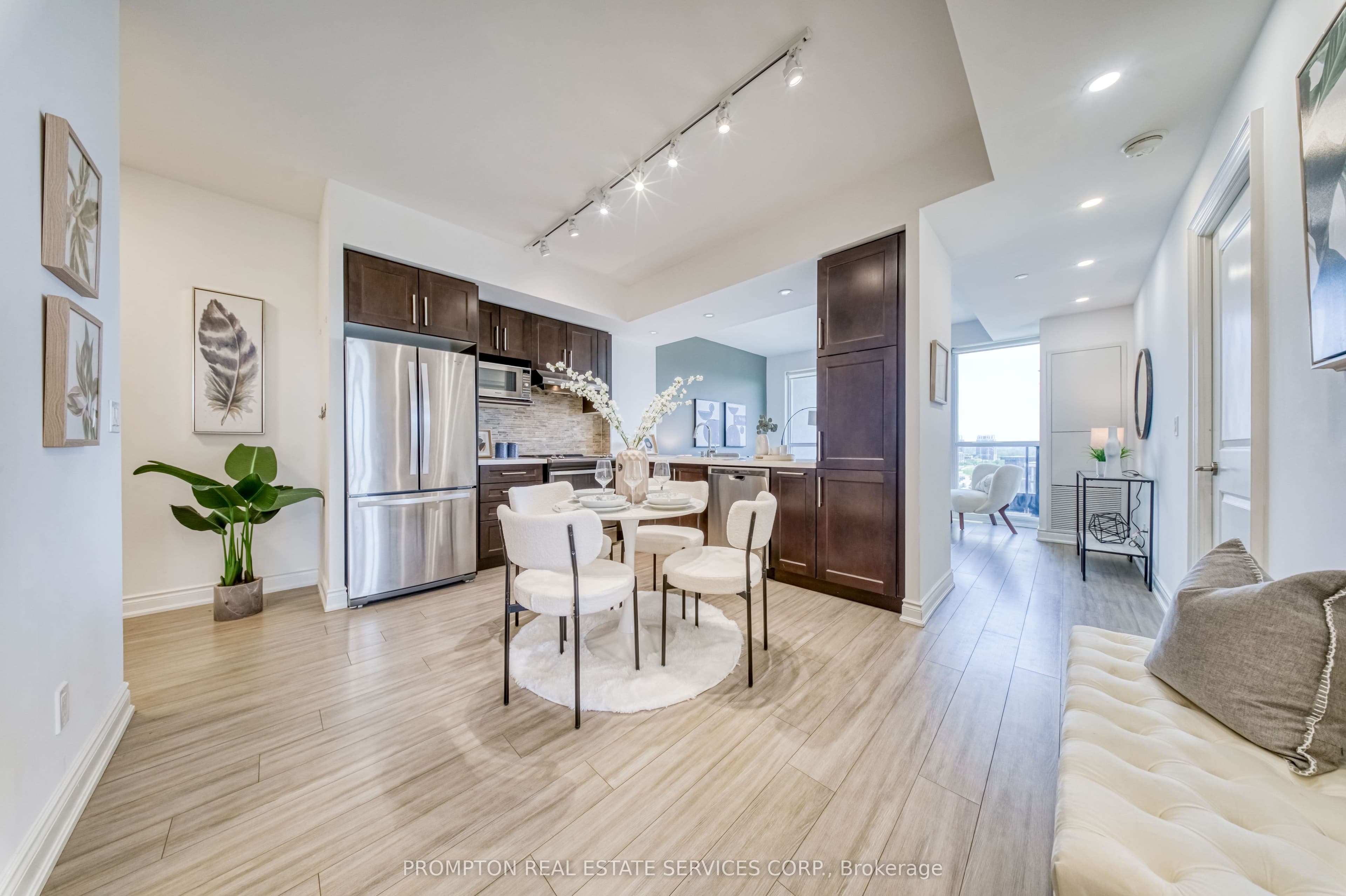 Unit 1208 38 Cedarland Drive photo 1