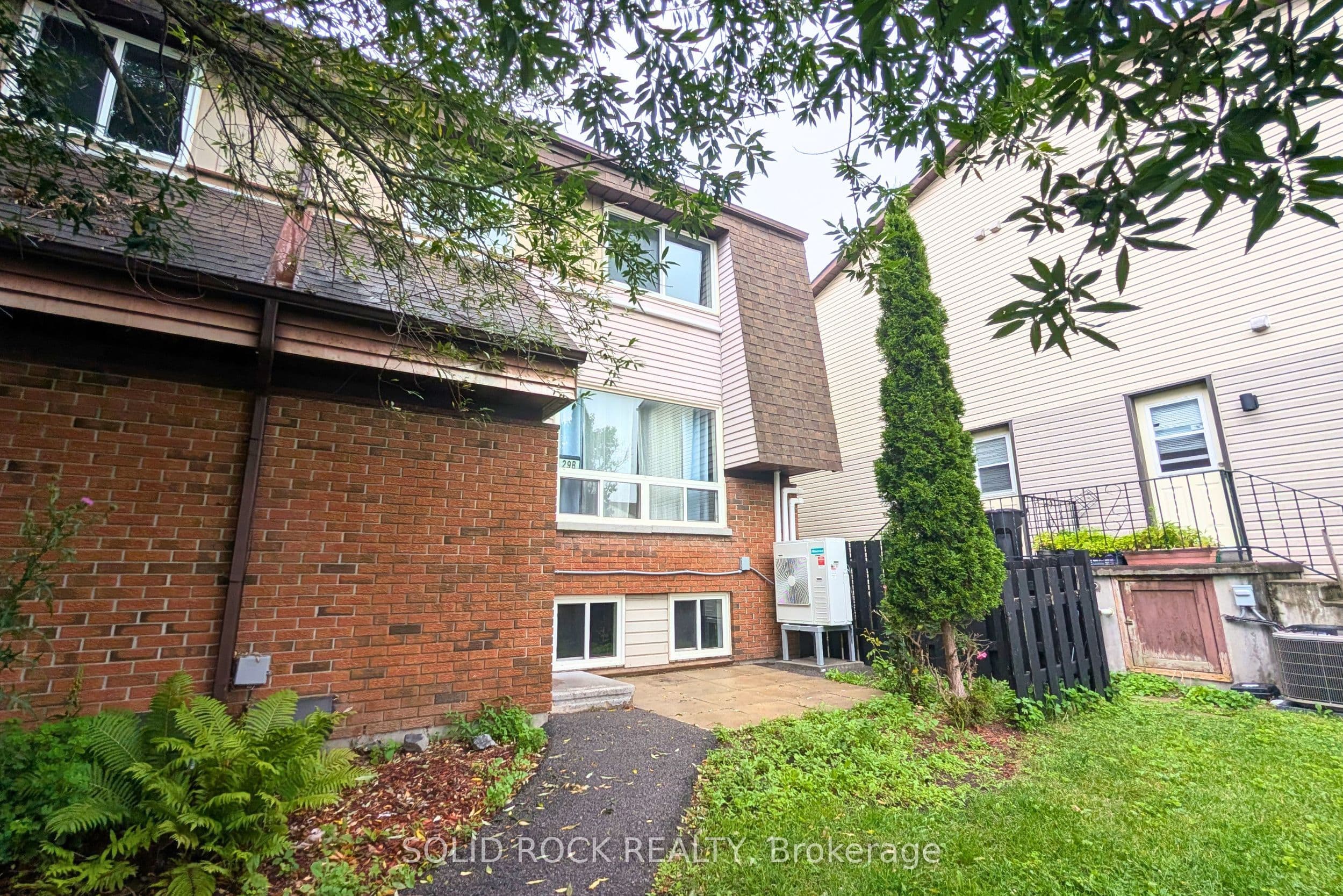 Unit B 29 Woodvale Green Drive photo 1