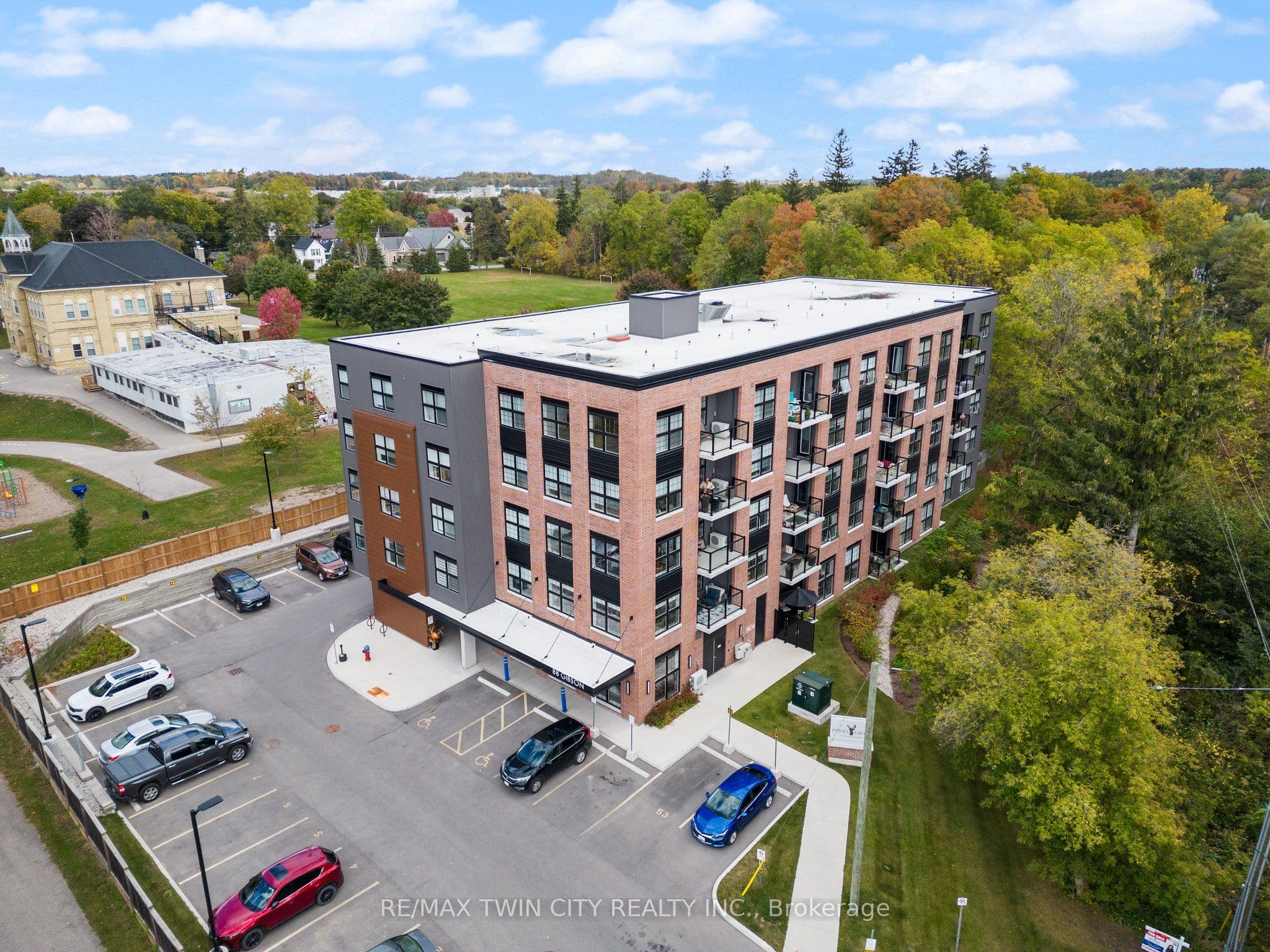 Unit 209 88 Gibson Street photo 1