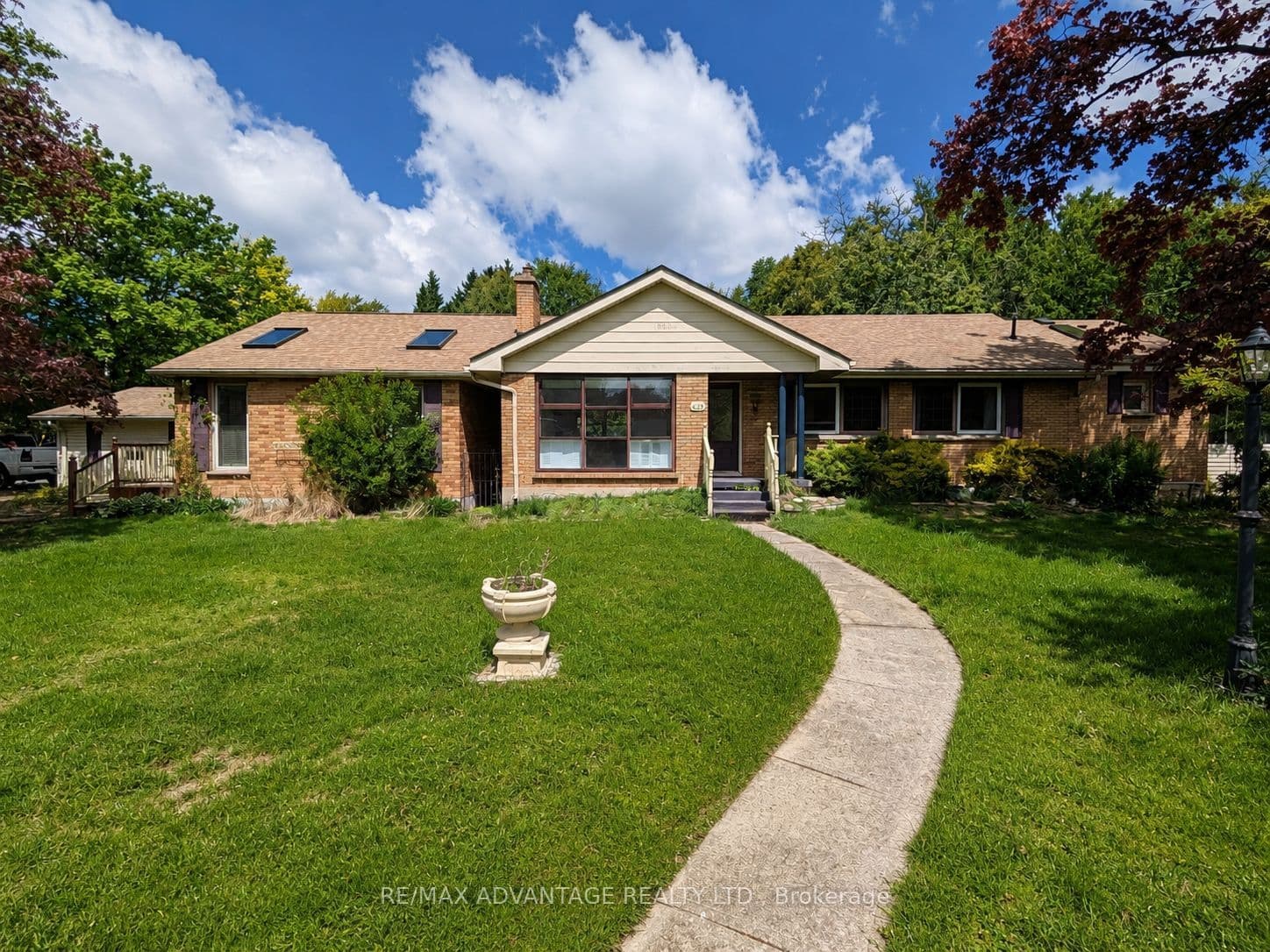 439 Coombs Avenue photo 1