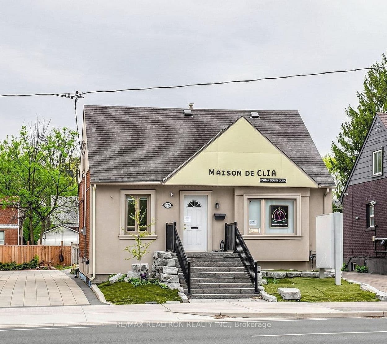 99 Sheppard Avenue photo 1