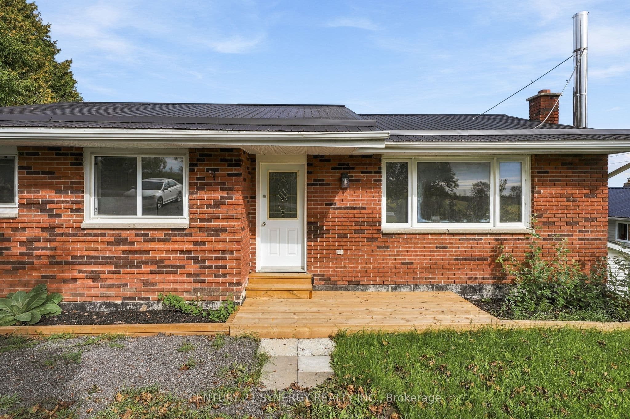 696 Whites Road photo 1
